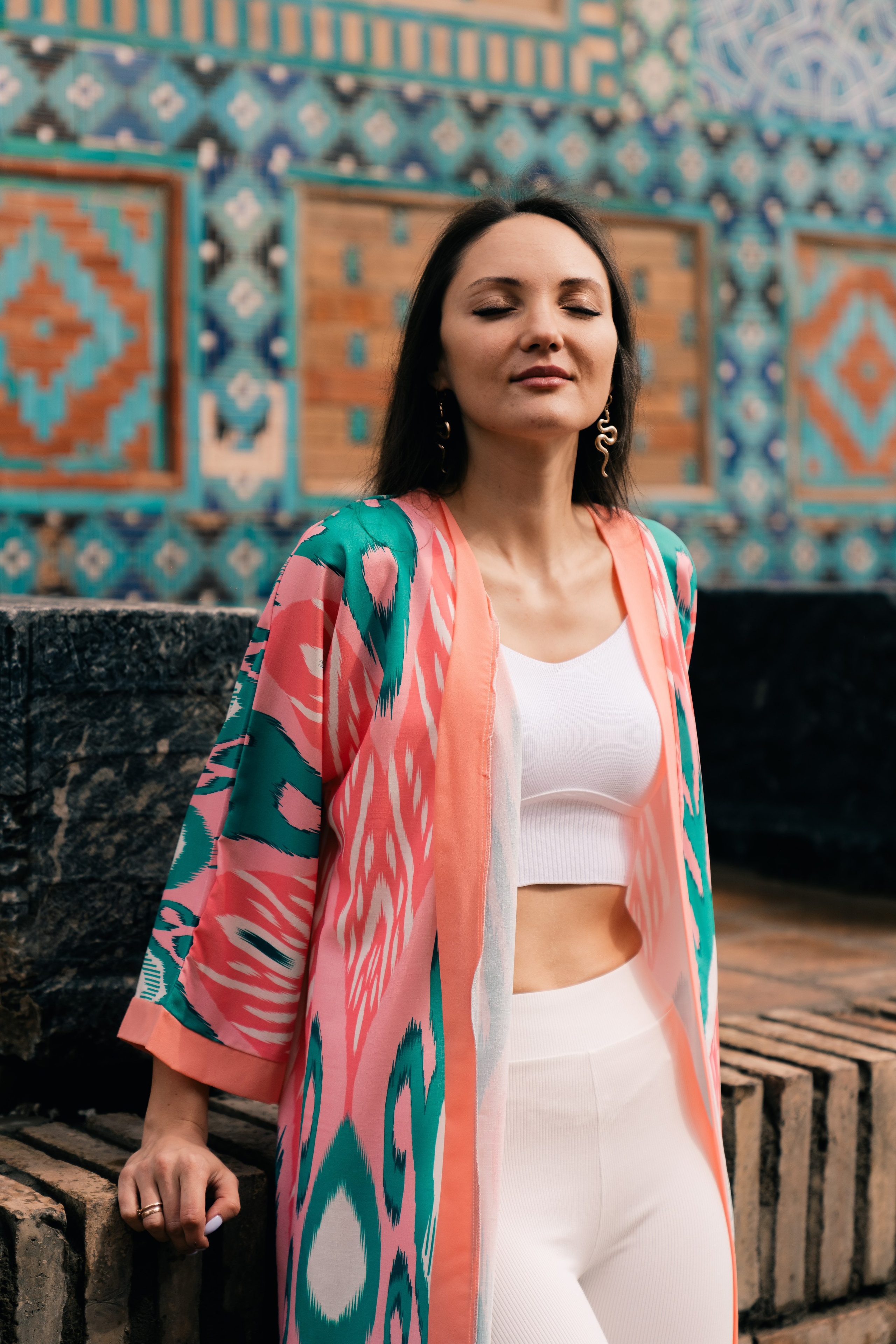 Photoshoot in a robe in Samarkand: Unique Shots with the Shah-i-Zinda. Photographer in Uzbekistan and Samarkand Djasur Marupov