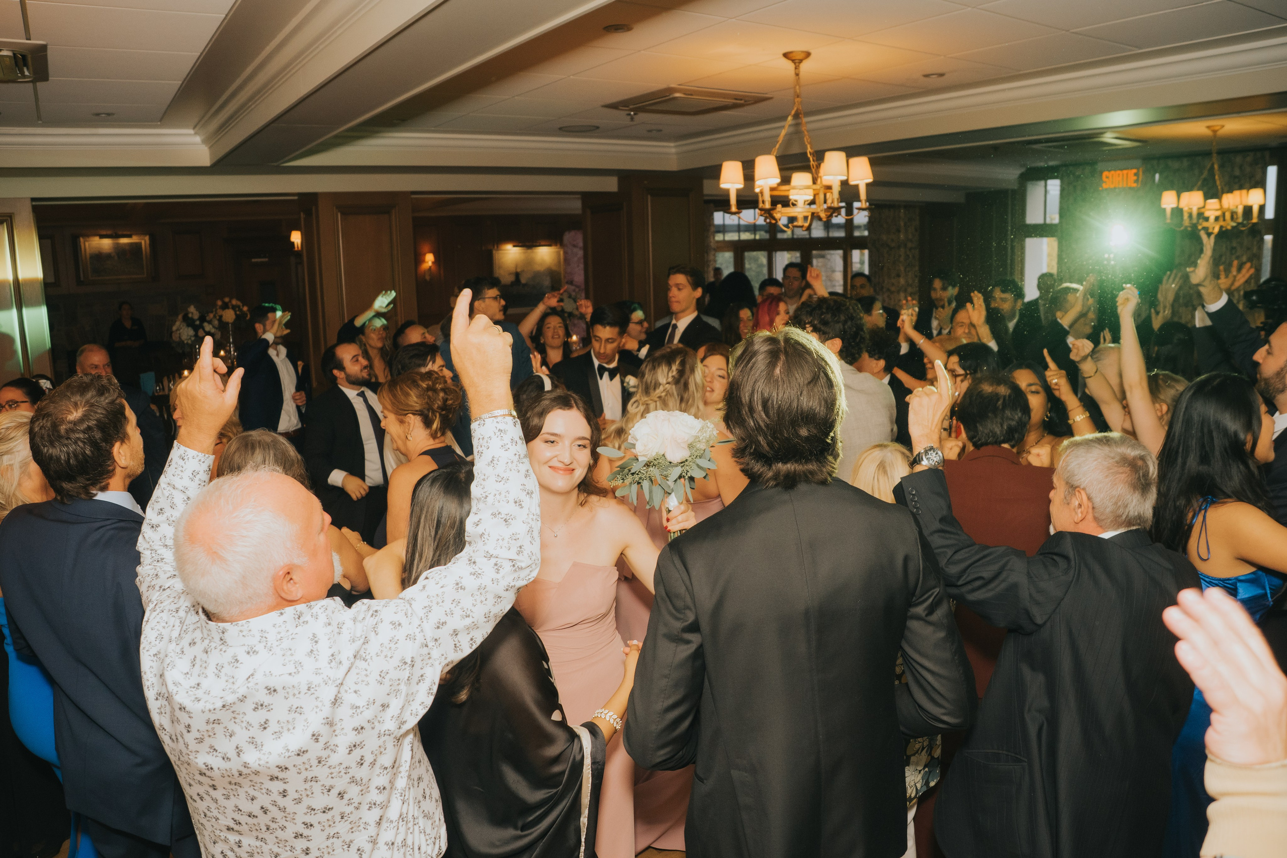 Wedding of Cassandra and Loïc in Beaconsfield, Montreal. Wedding and Family Photography Montreal Muriel Oe Photo