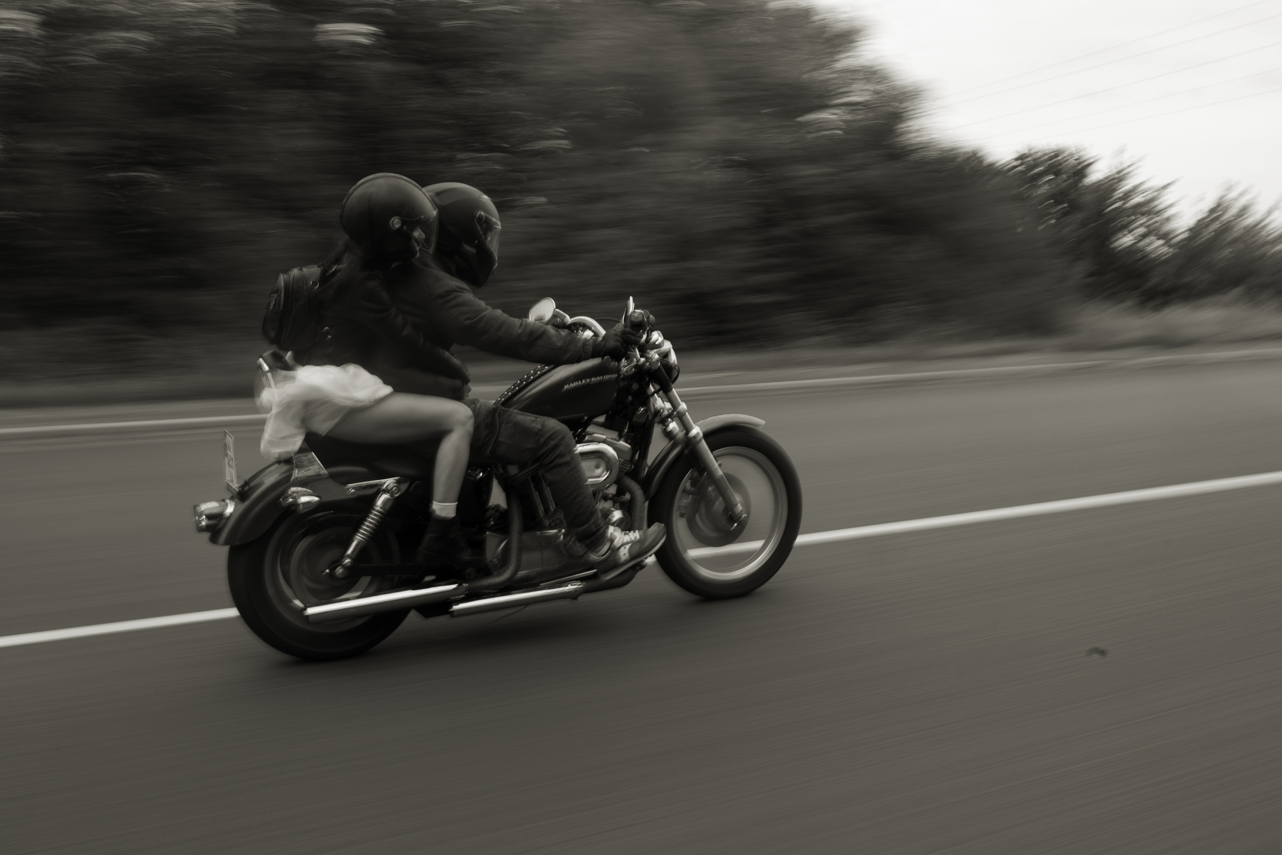 Balade en moto. Histoires d’amour, séances photos de famille et de mariage en France