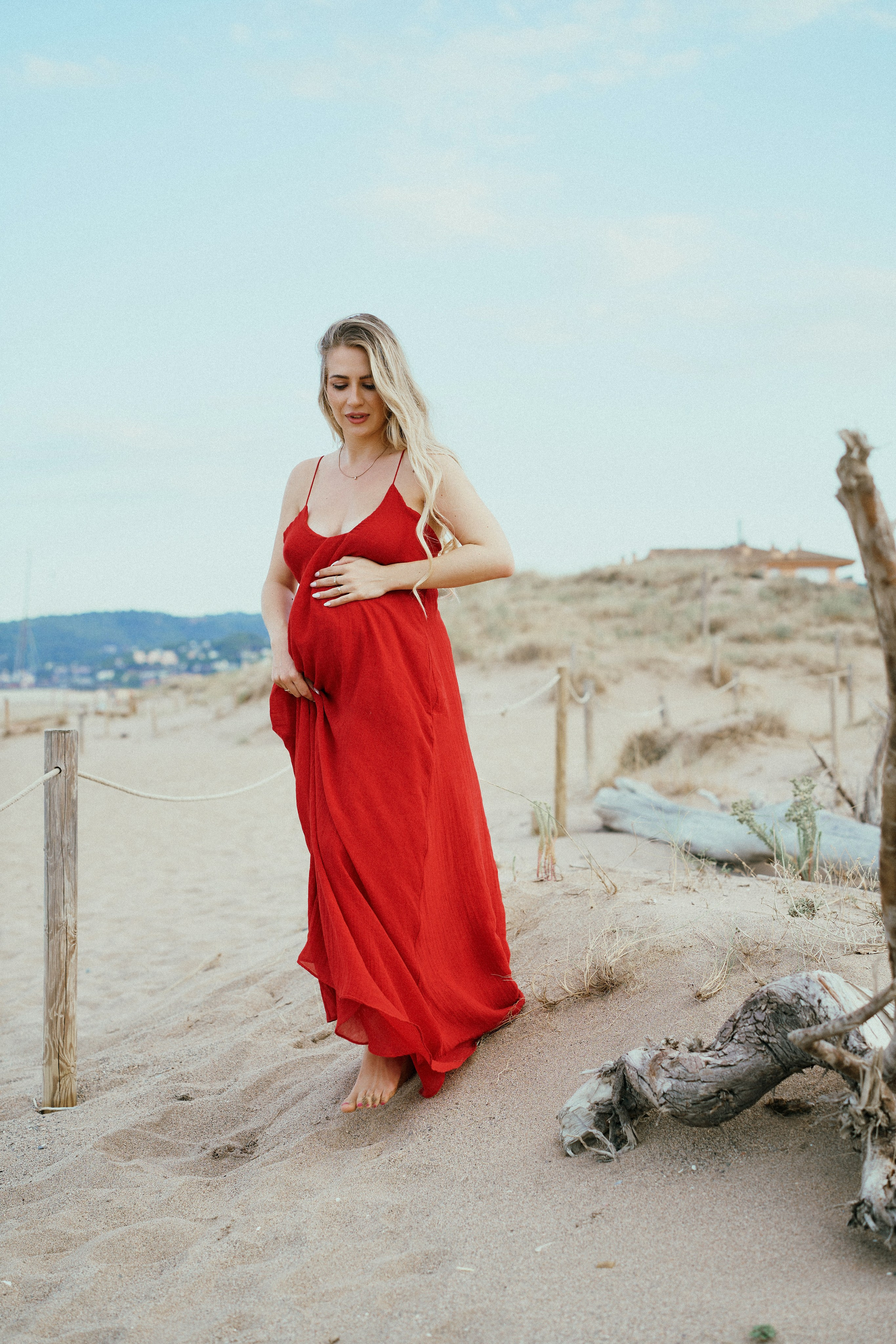 Фотосессия беременности на пляже. Красное платье. Photographer in Barcelona Spain Zhanna Zakharchenko