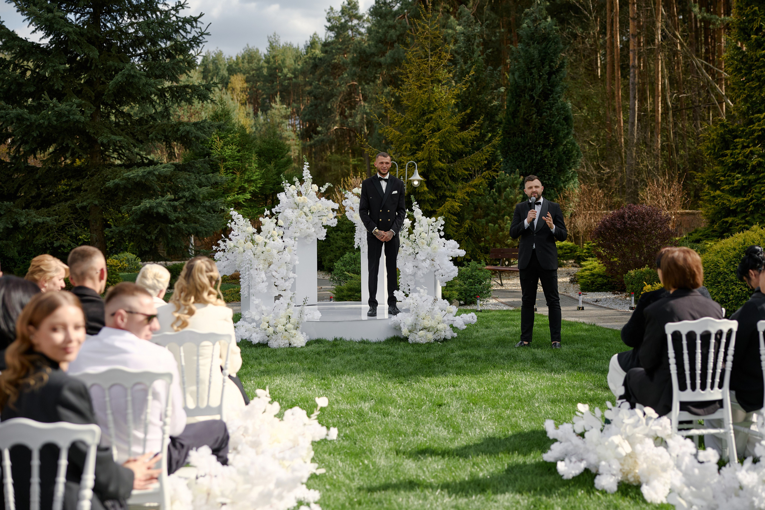 Natalia & Roman. Dworek przy lesie. Fotograf ślubny i rodzinny w Krakowie Yana Klymova