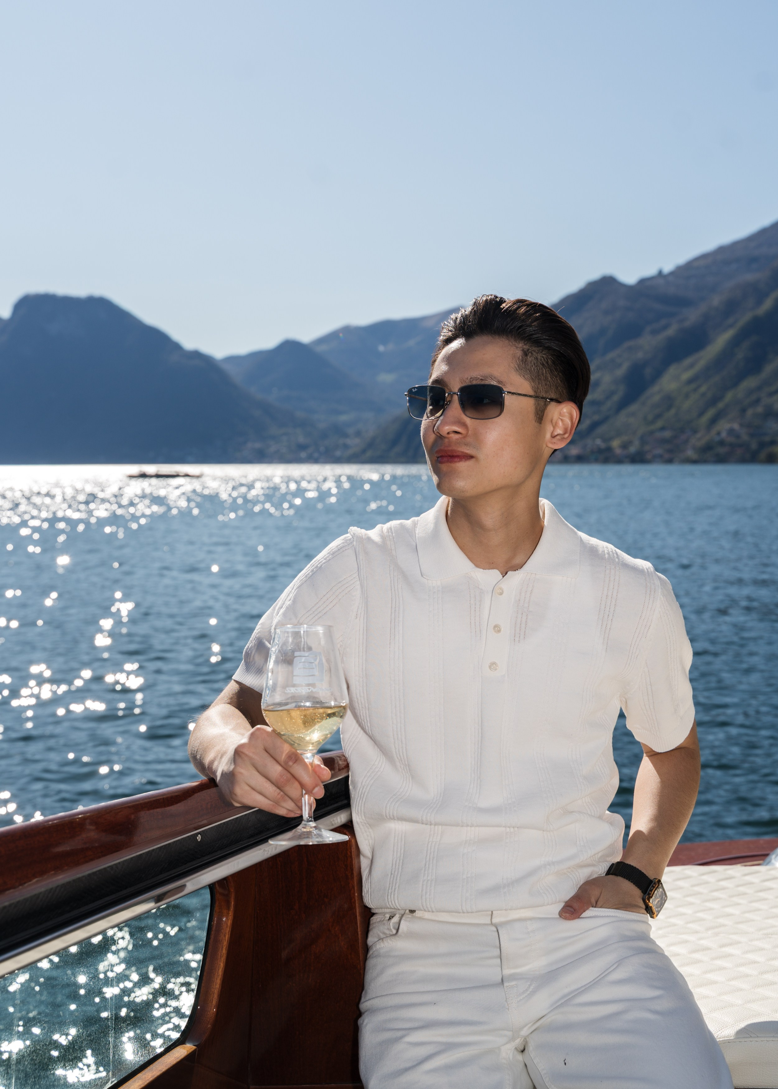 Secret Proposal on a Boat in Lake Como. Proposal Photographer in Lake Como