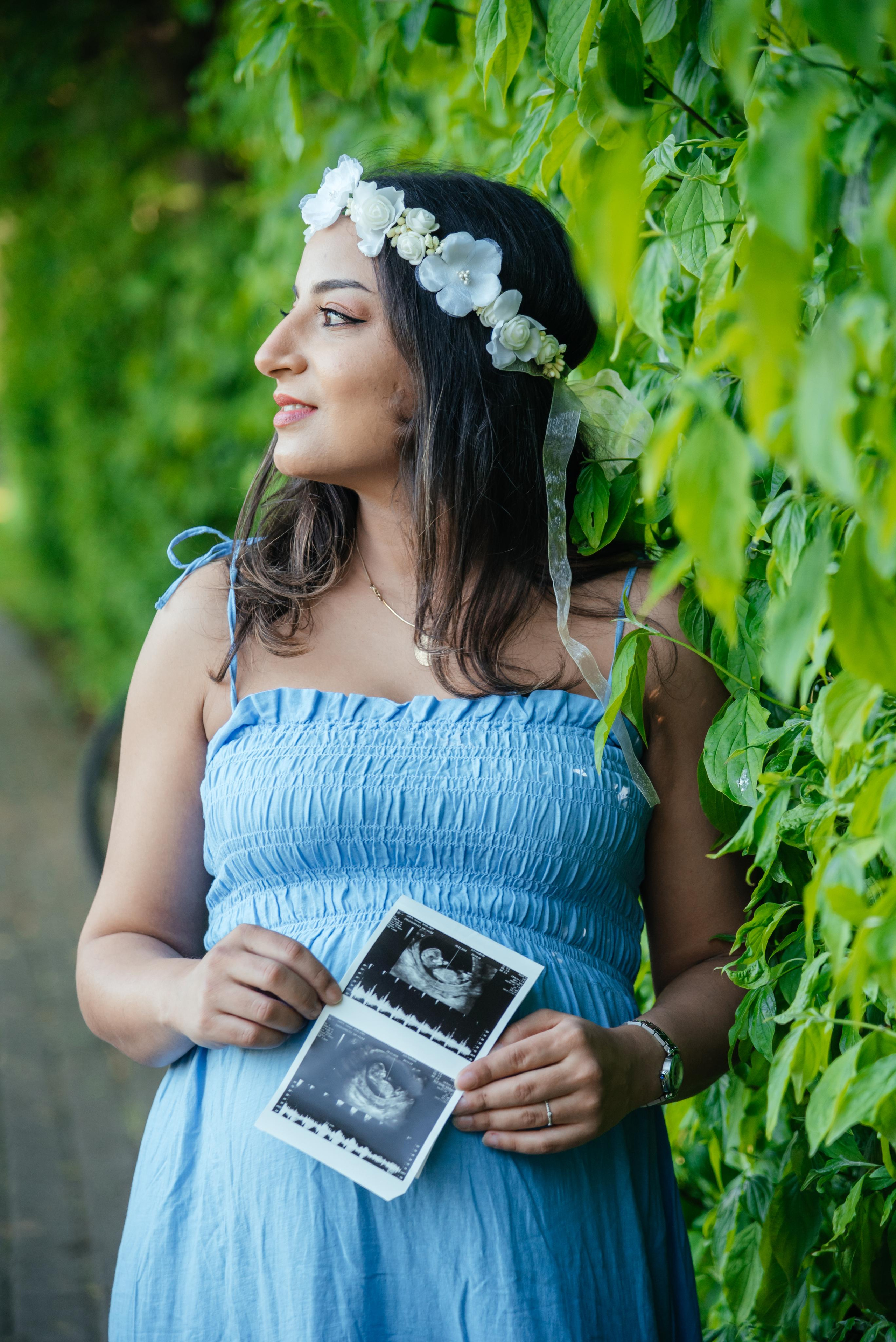 Pregnancy photoshoot outdoor Luxembourg. Photographer in Luxembourg Tanita