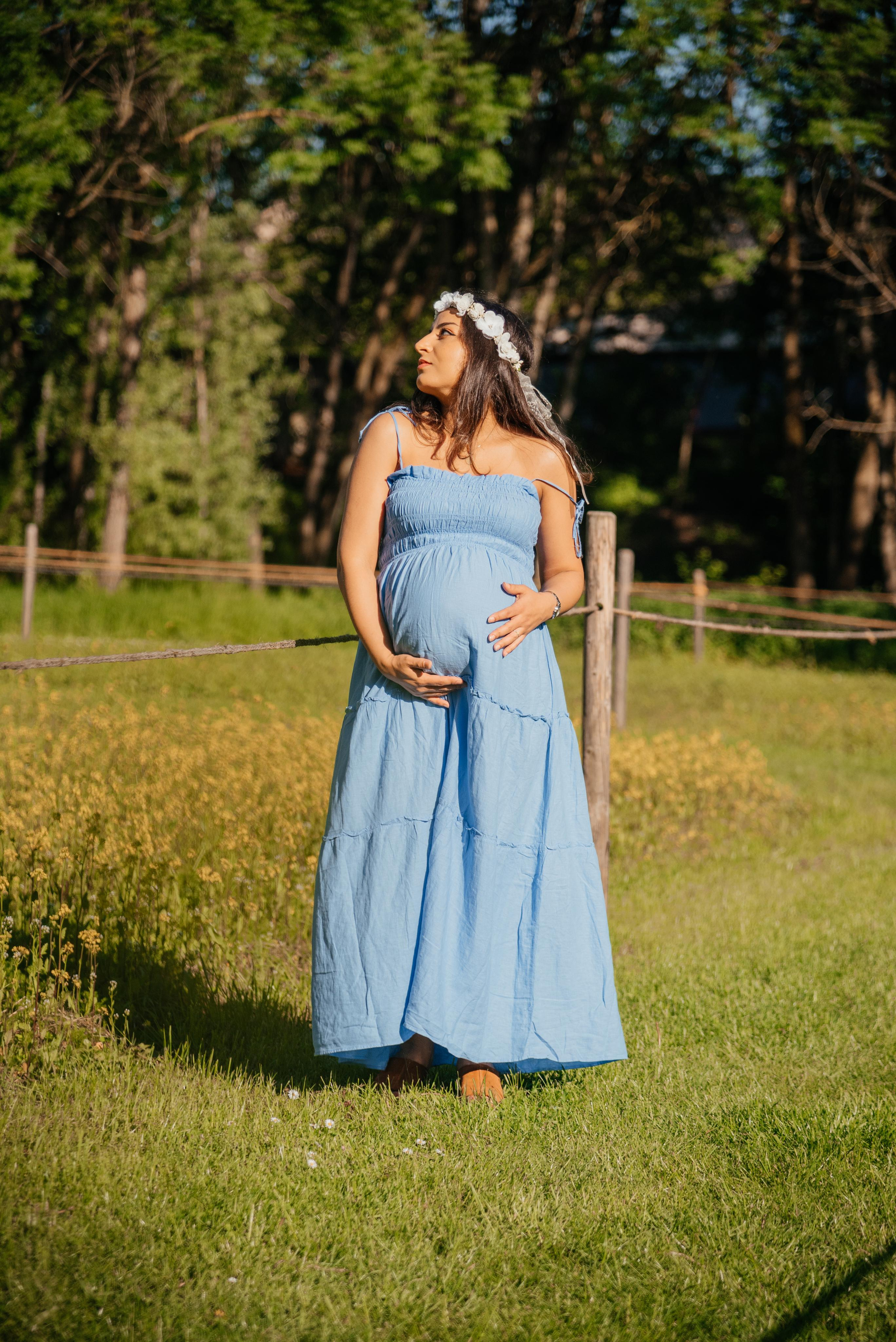 Pregnancy photoshoot outdoor Luxembourg. Photographer in Luxembourg Tanita