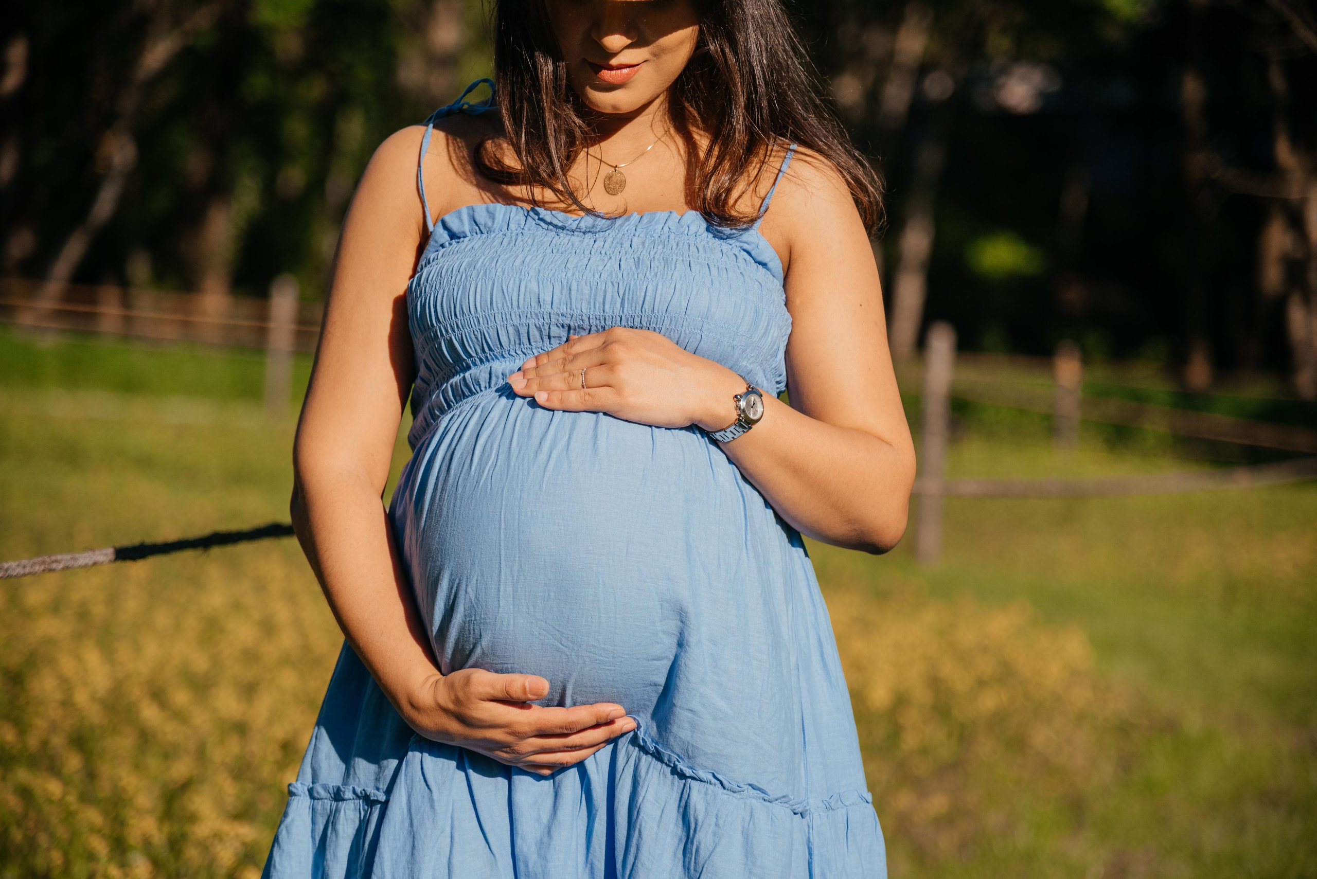 Pregnancy photoshoot outdoor Luxembourg. Photographer in Luxembourg Tanita