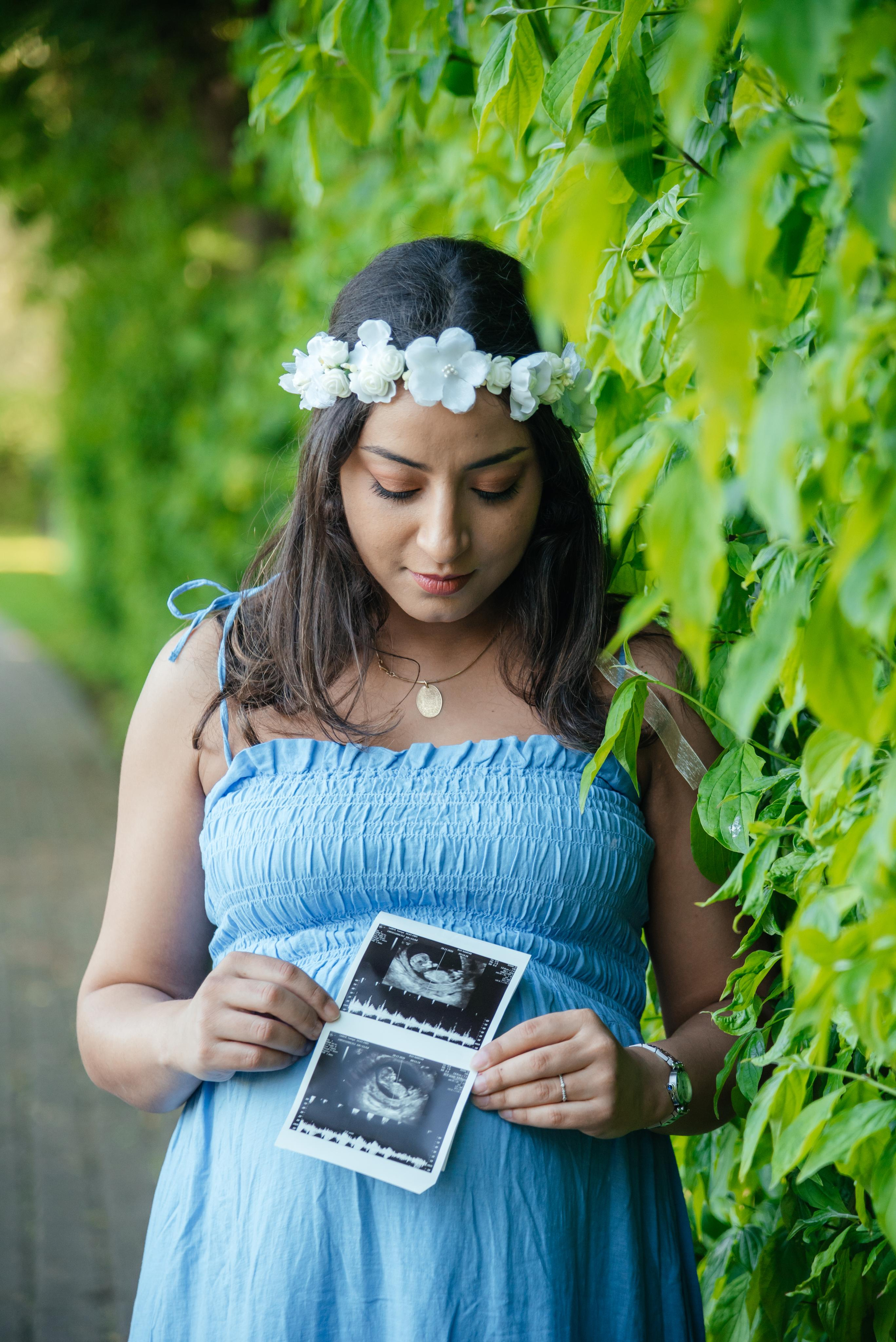 Pregnancy photoshoot outdoor Luxembourg. Photographer in Luxembourg Tanita