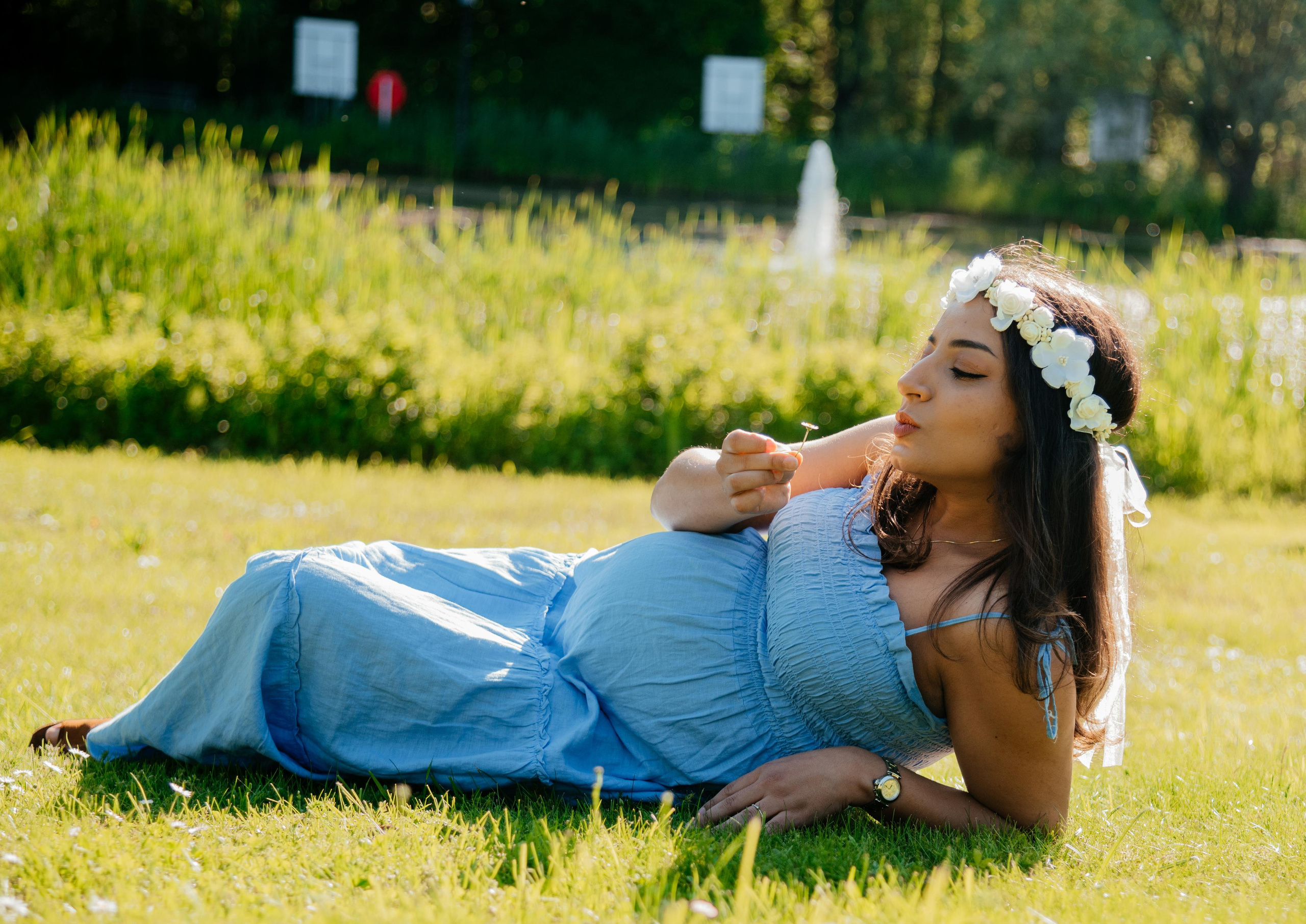 Pregnancy photoshoot outdoor Luxembourg. Photographer in Luxembourg Tanita