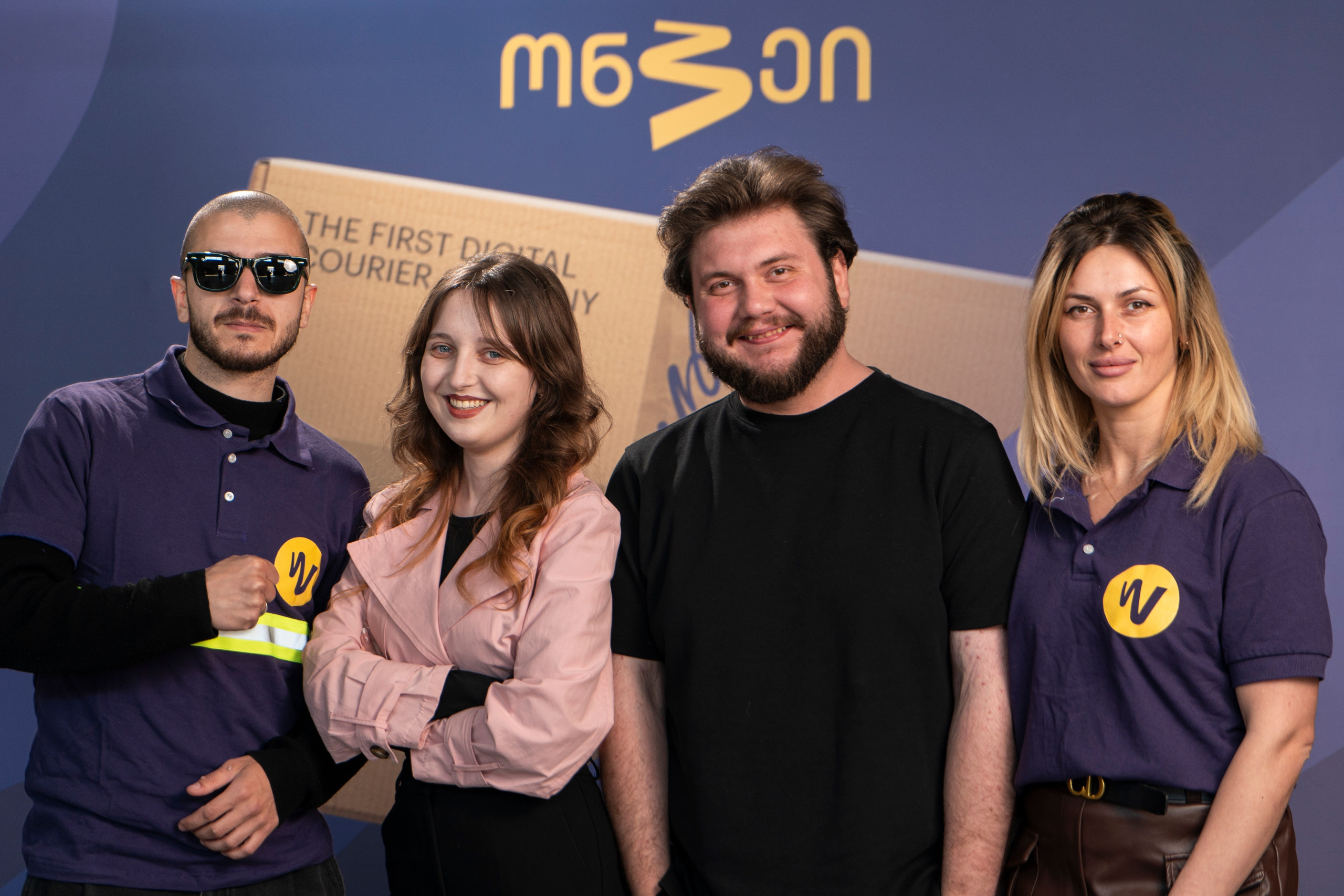 სტუდიური და გარე ფოტოსესიები. Clapp Studio