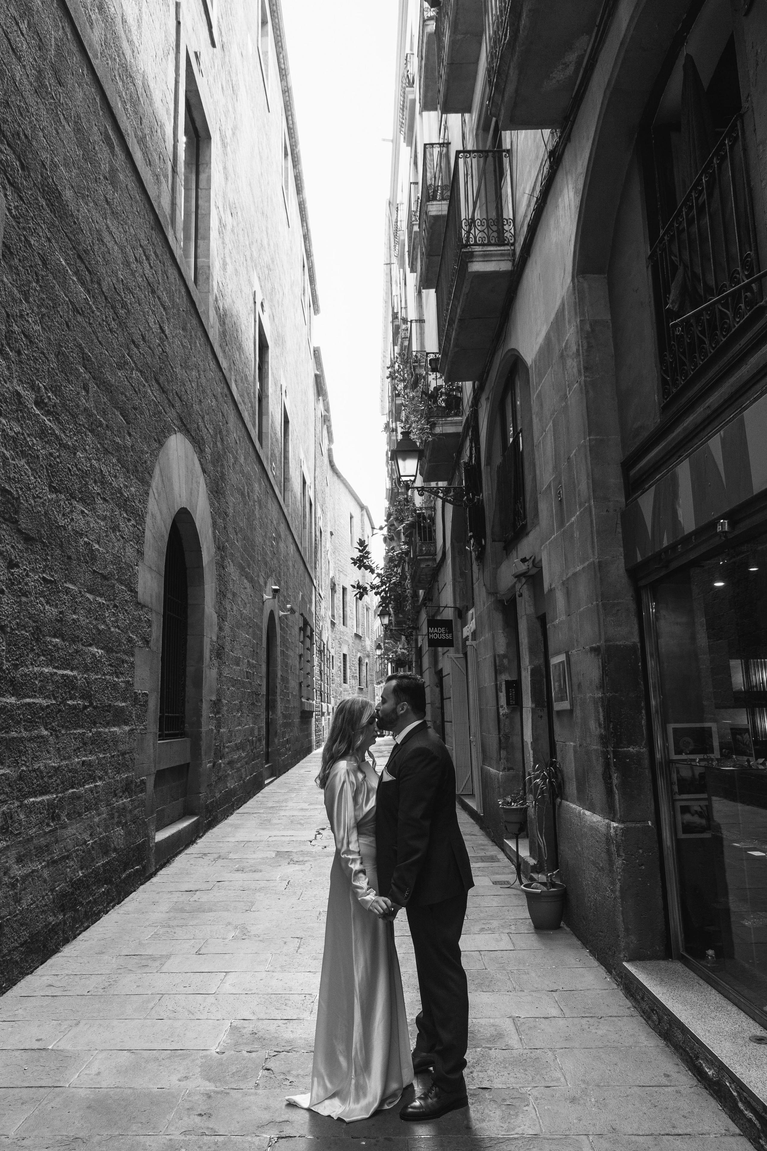 Wedding in Barcelona | Elegant Destination Wedding Photography & Videography. Wedding Stories — Professional Wedding Photography & Videography in Germany, Italy, Spain & all across Europe