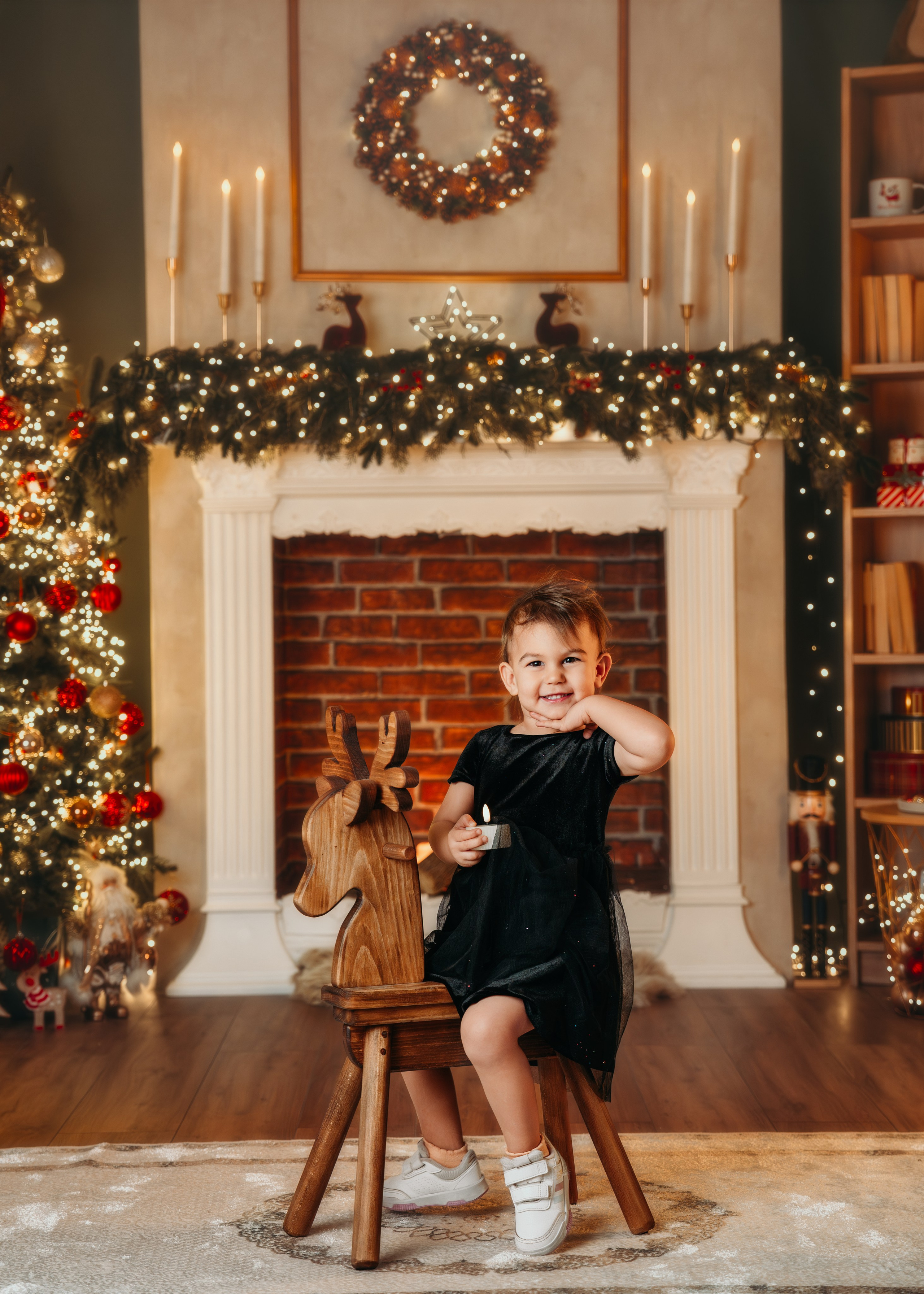 Novogodišnje fotografisanje porodica iz Surčina, rustična božićna scenografija.