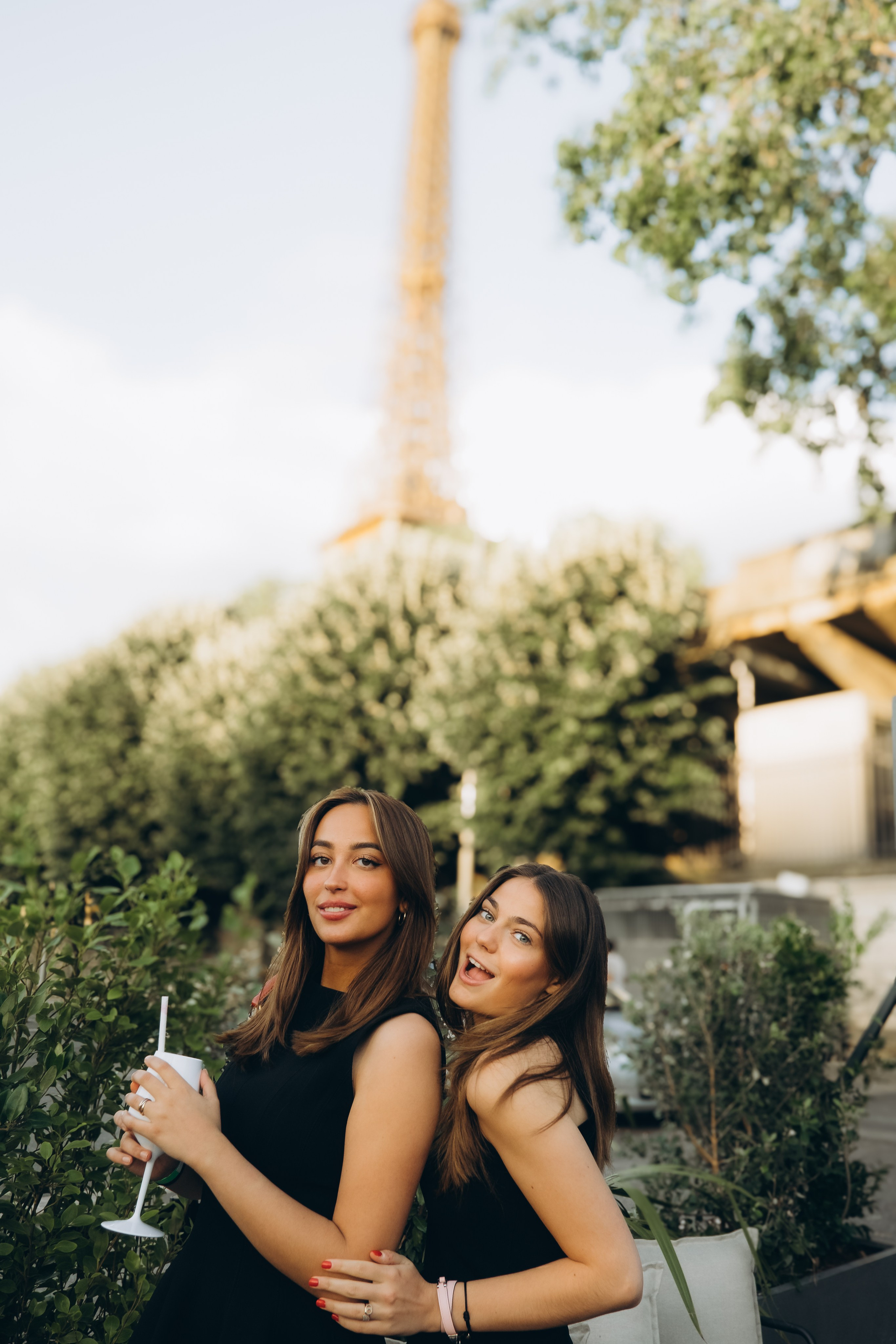 Marie’s Birthday with an Eiffel Tower view. Photographer in Paris Marina Chaput