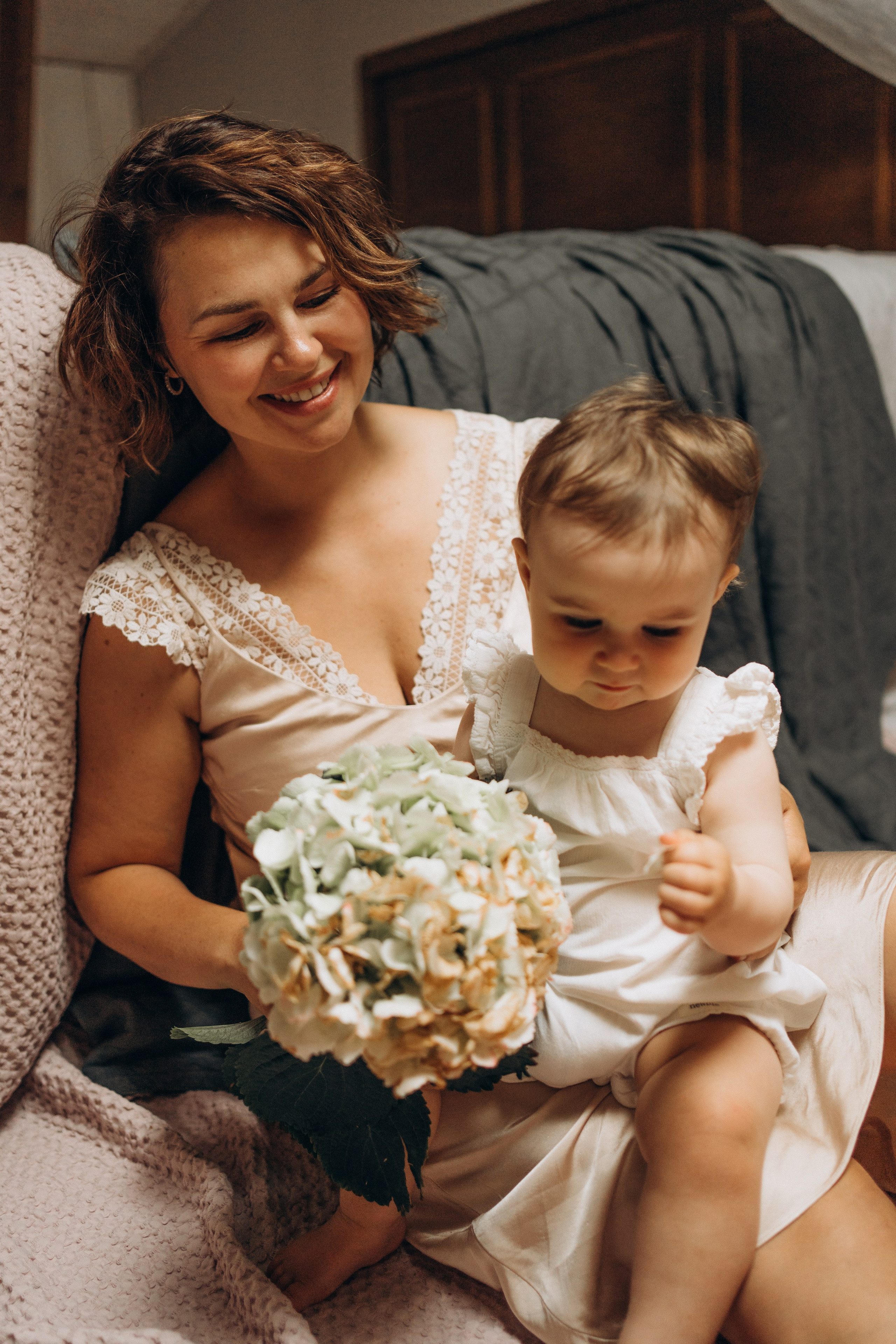 Julia & Grace. Family photographer in Helsinki, Victoria Guadagno