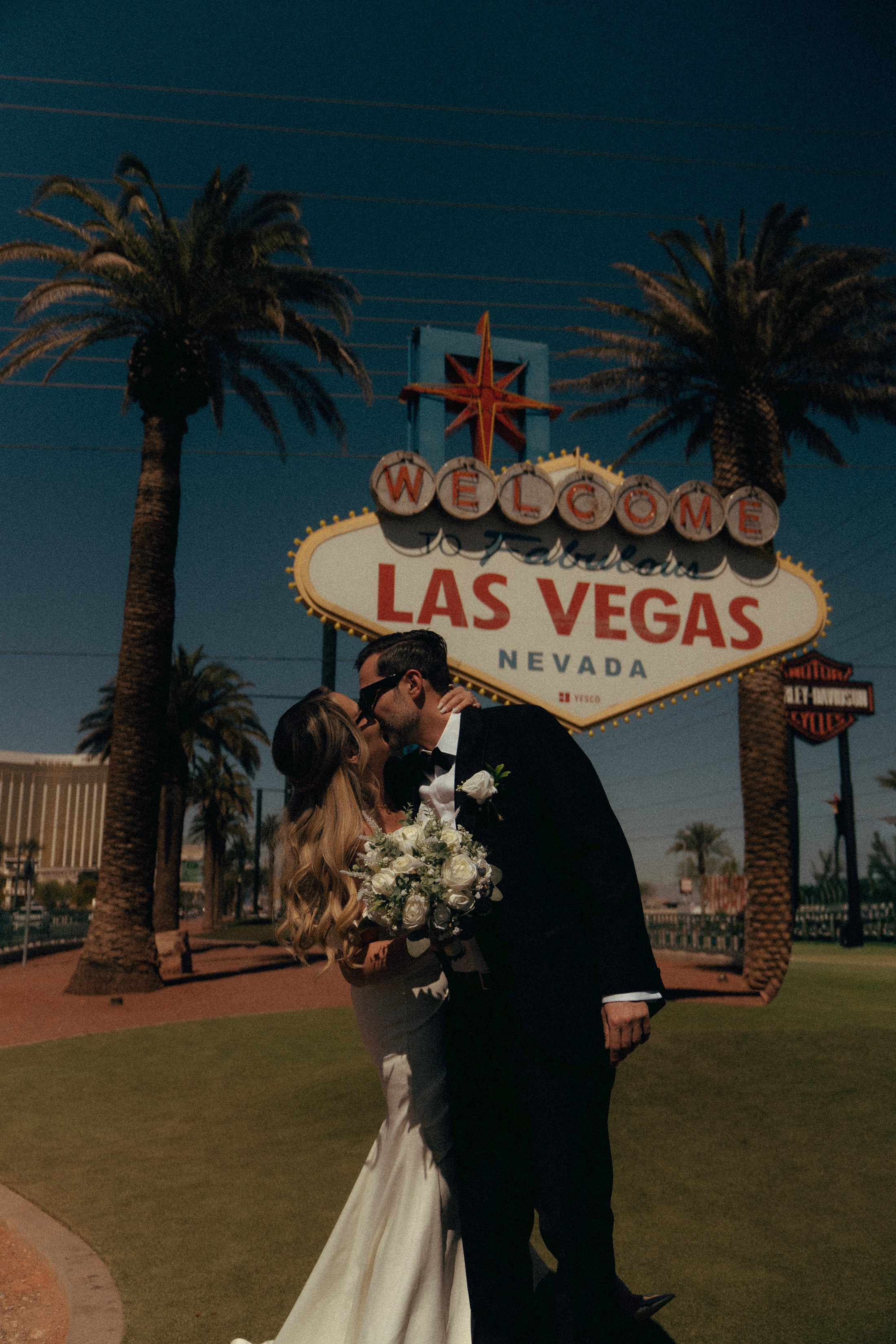 G&M. Wedding & elopement photographer Viktoriya Kravtsov. Las Vegas