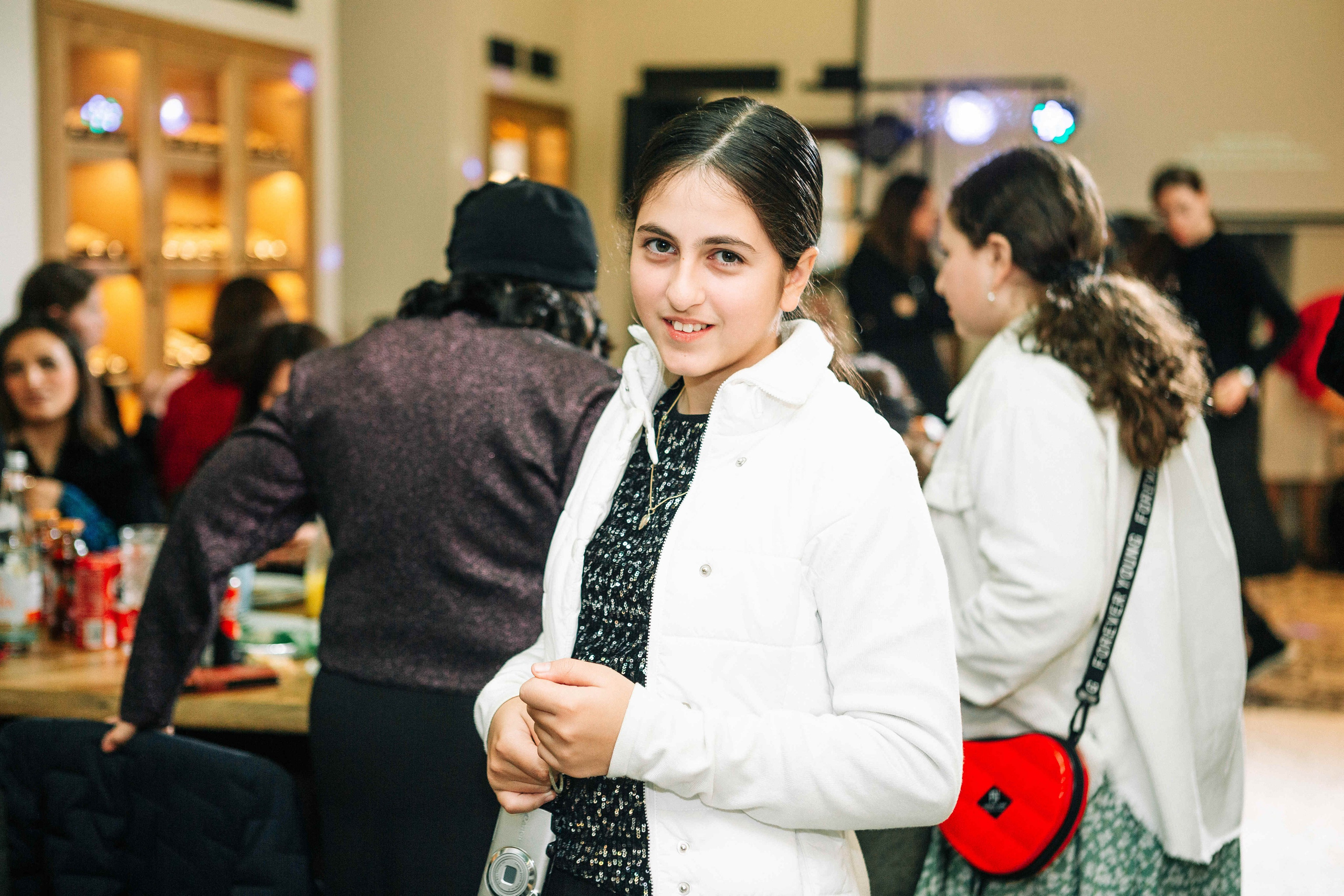 PARTY IN A RESTAURANT WITH THE WHOLE FAMILY. Https://shi-photo.com/