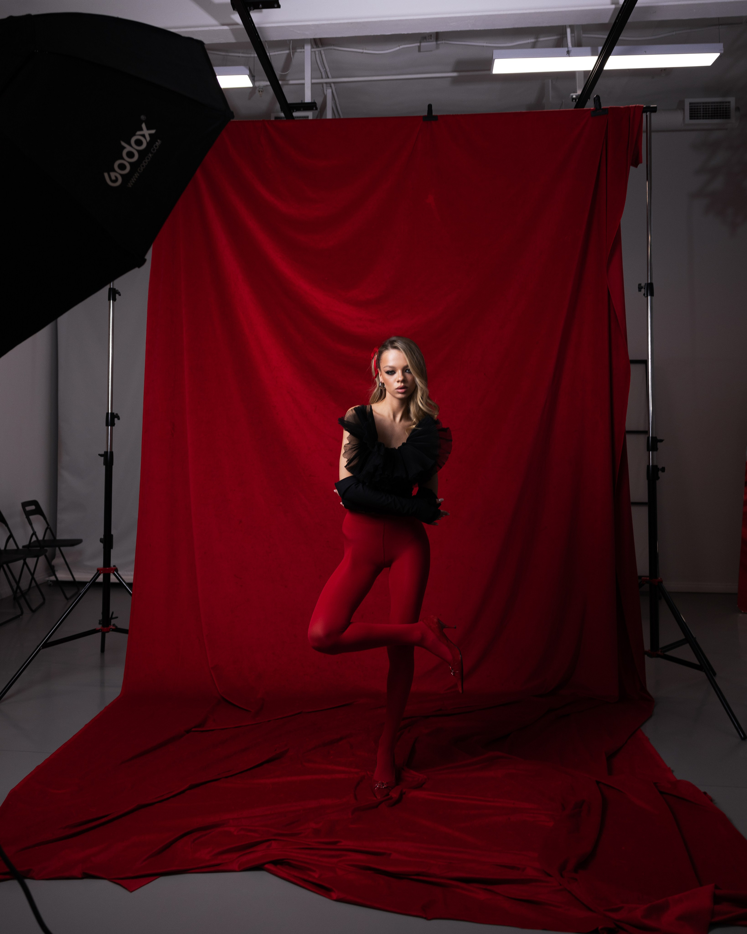 Lady in red. Professional wedding photographer in Copenhagen, Denmark — Julia Byron