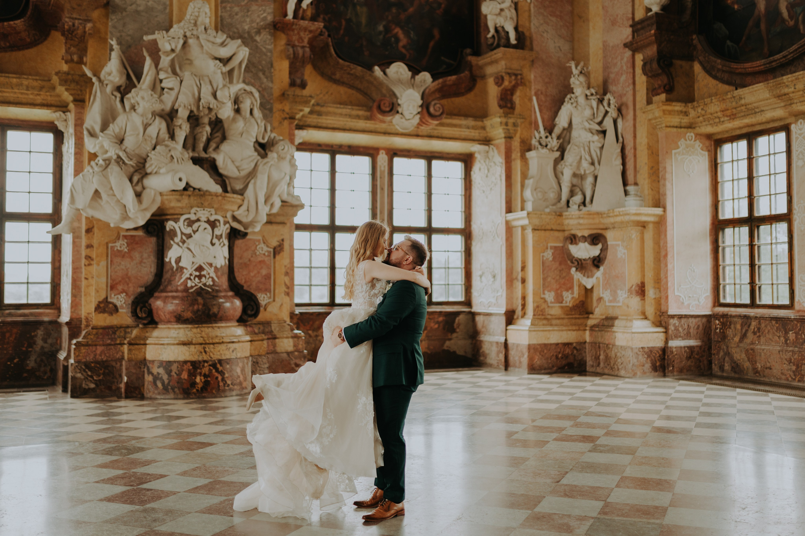 Klasztor Cystersów w Lubiążu: Plener ślubny Oli i Rafała. Fotograf ślubny Śląsk – reportaż ślubny | KarkowskaFoto