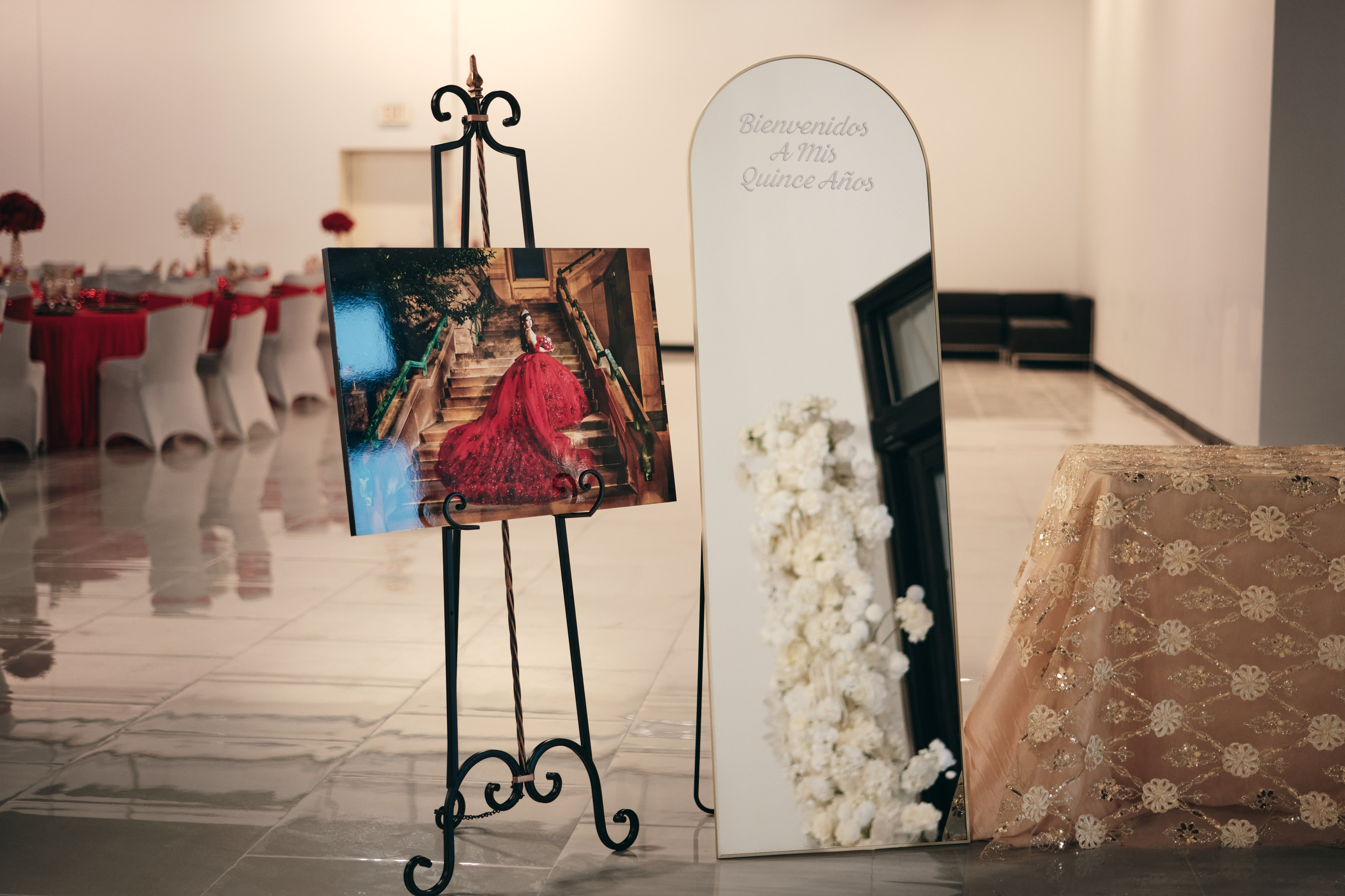 Espacios amplios para quinceañeras y bodas en Blue Moon Events, foto por Gabby Aguirre.