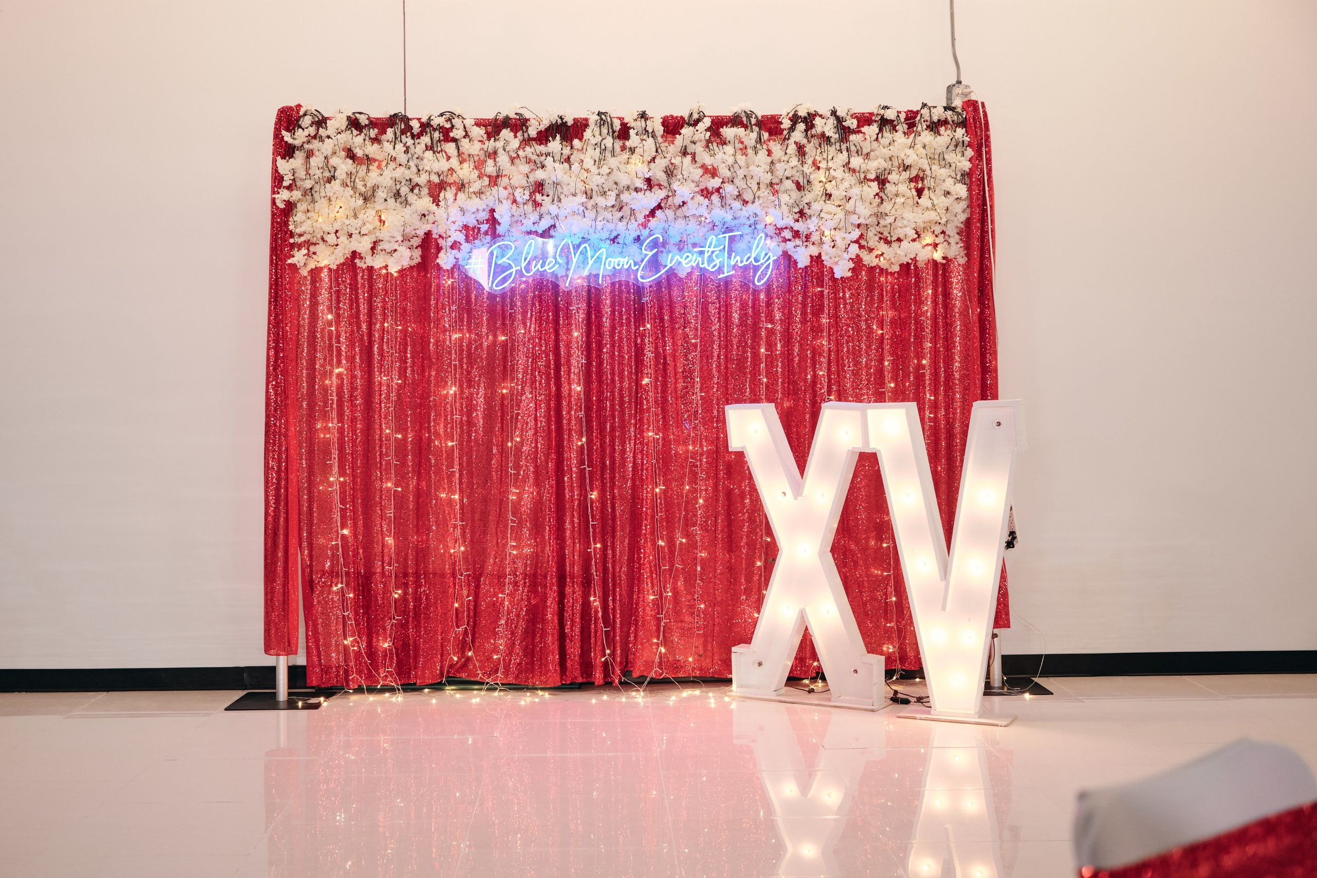 Iluminación y diseño de eventos en Blue Moon Events fotografiado por Gabby Aguirre.
