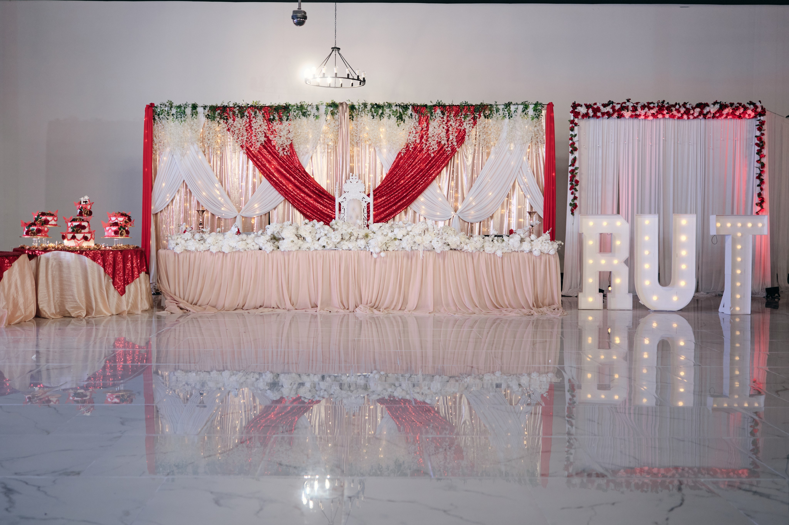 Blue Moon Events: Espacio y Comodidad para Quinceañeras)