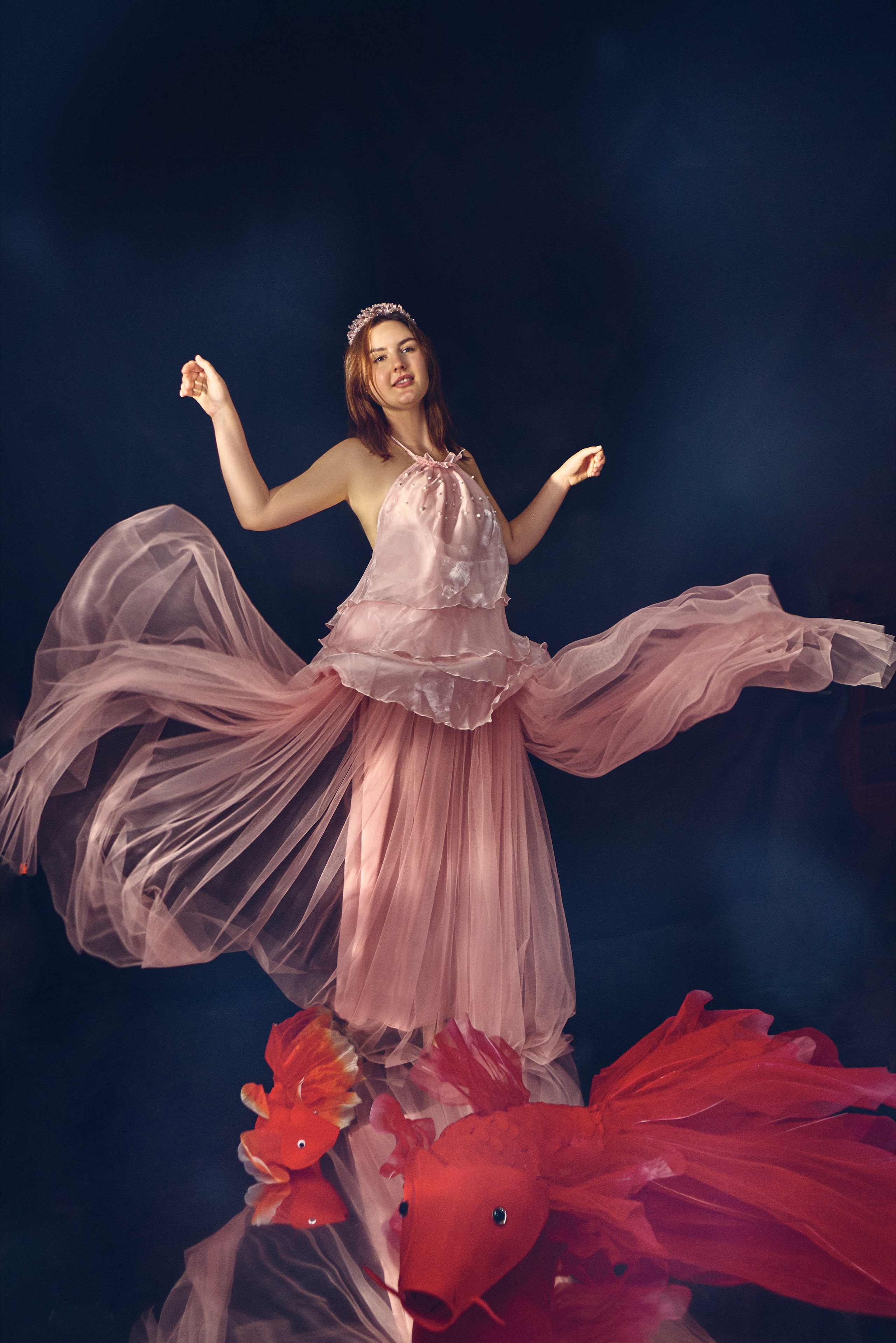 Dance with Koi. Лайфстайл фотограф в Хойане и Дананге. Love-story, семейные и свадебные фотосессии