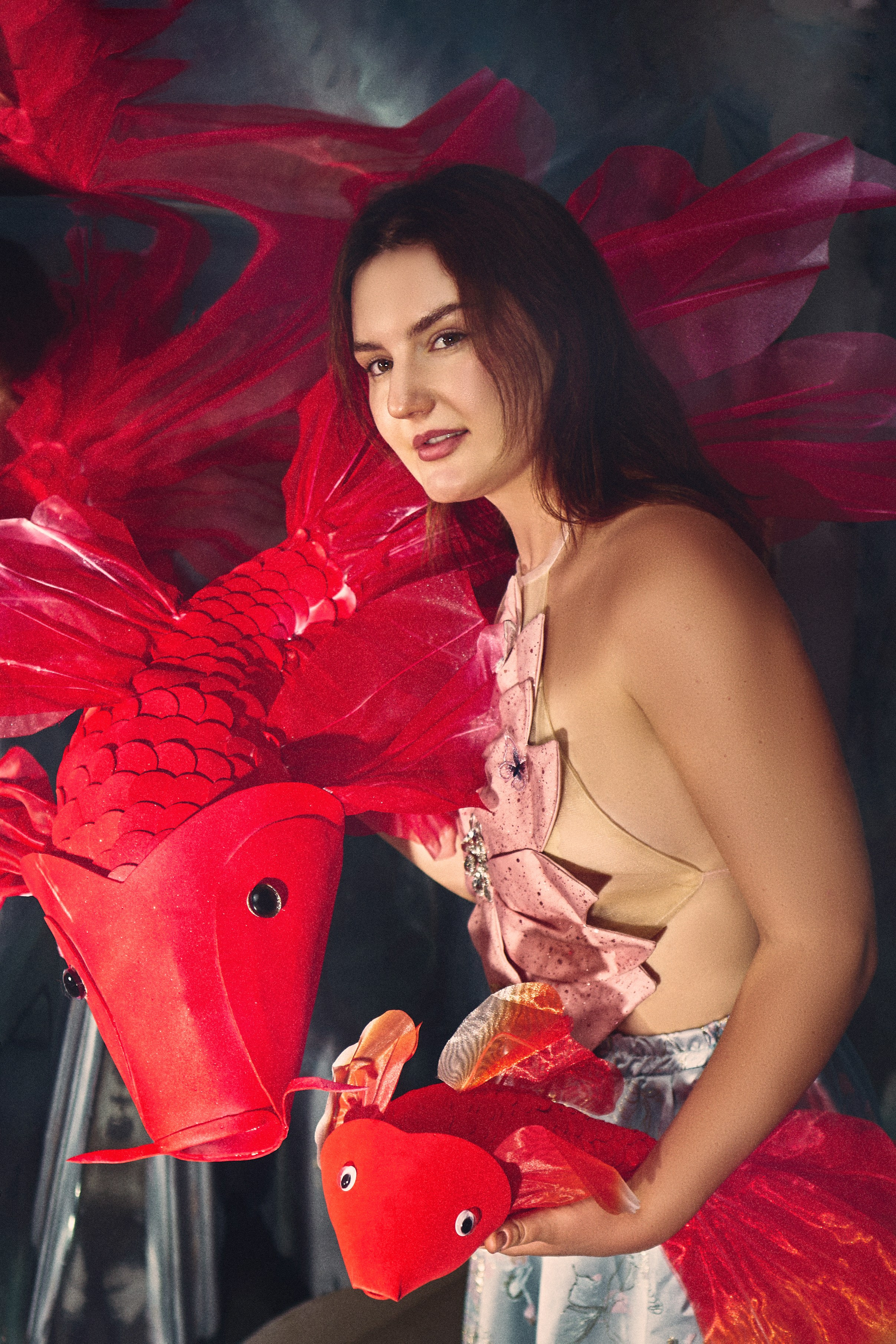 Dance with Koi. Лайфстайл фотограф в Хойане и Дананге. Love-story, семейные и свадебные фотосессии