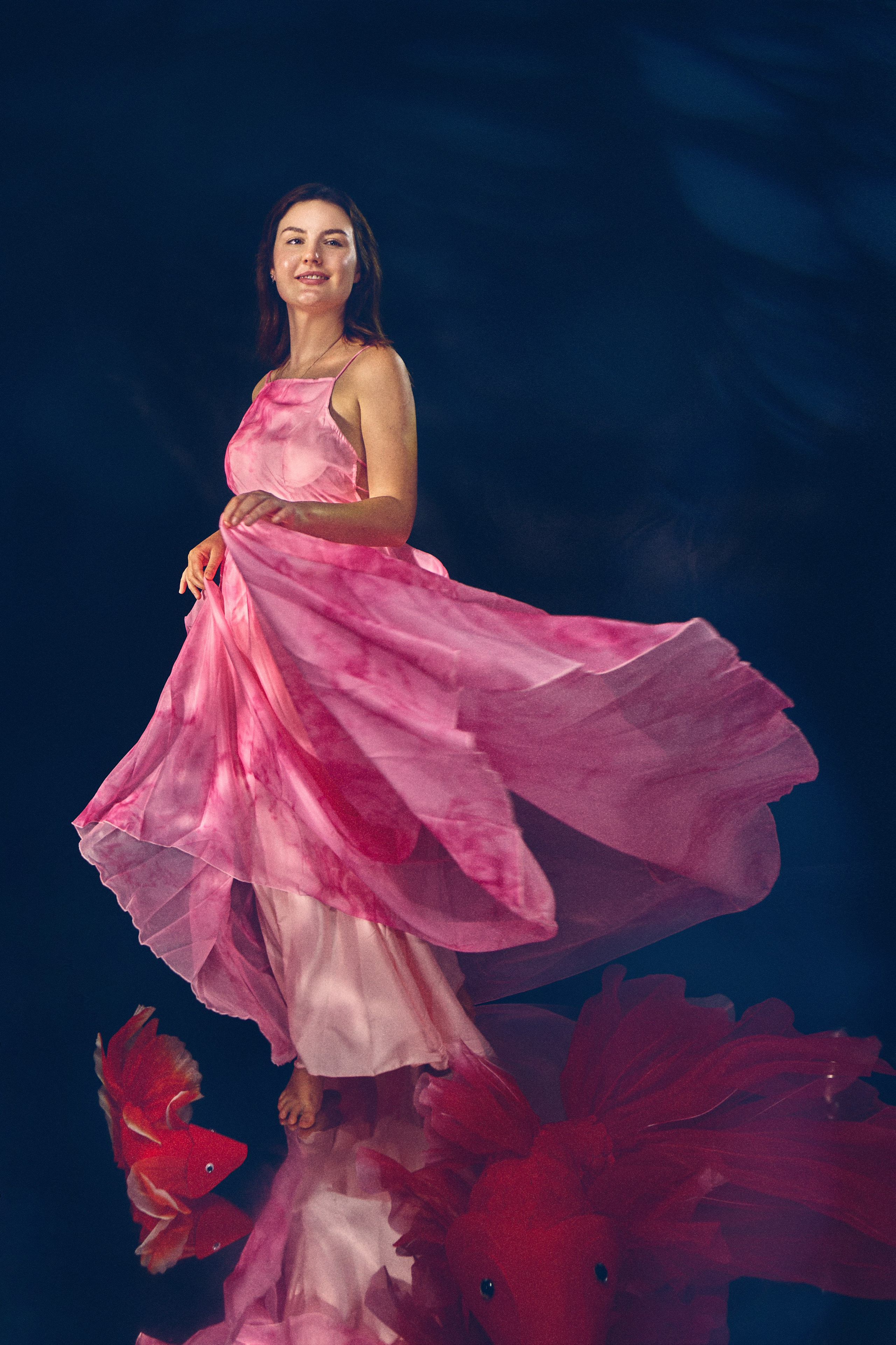 Dance with Koi. Лайфстайл фотограф в Хойане и Дананге. Love-story, семейные и свадебные фотосессии