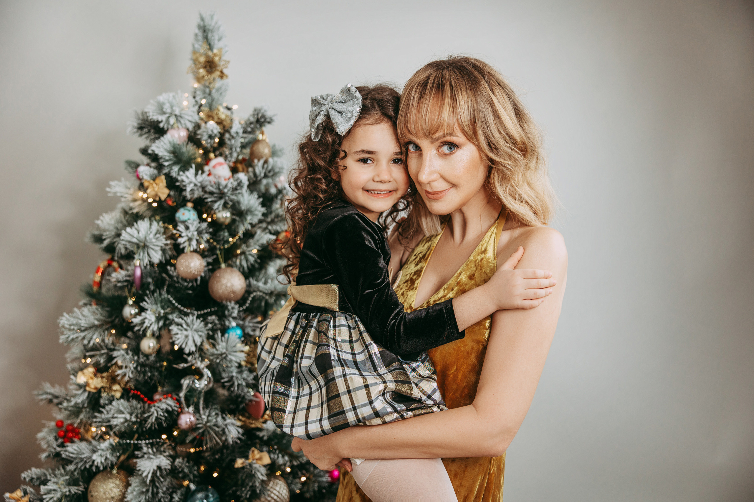 Новогодняя семейная фотосессия в студии GeorgeTLV в Хайфе. George TLV — профессиональный фотограф и ретушёр, Израиль / Profession