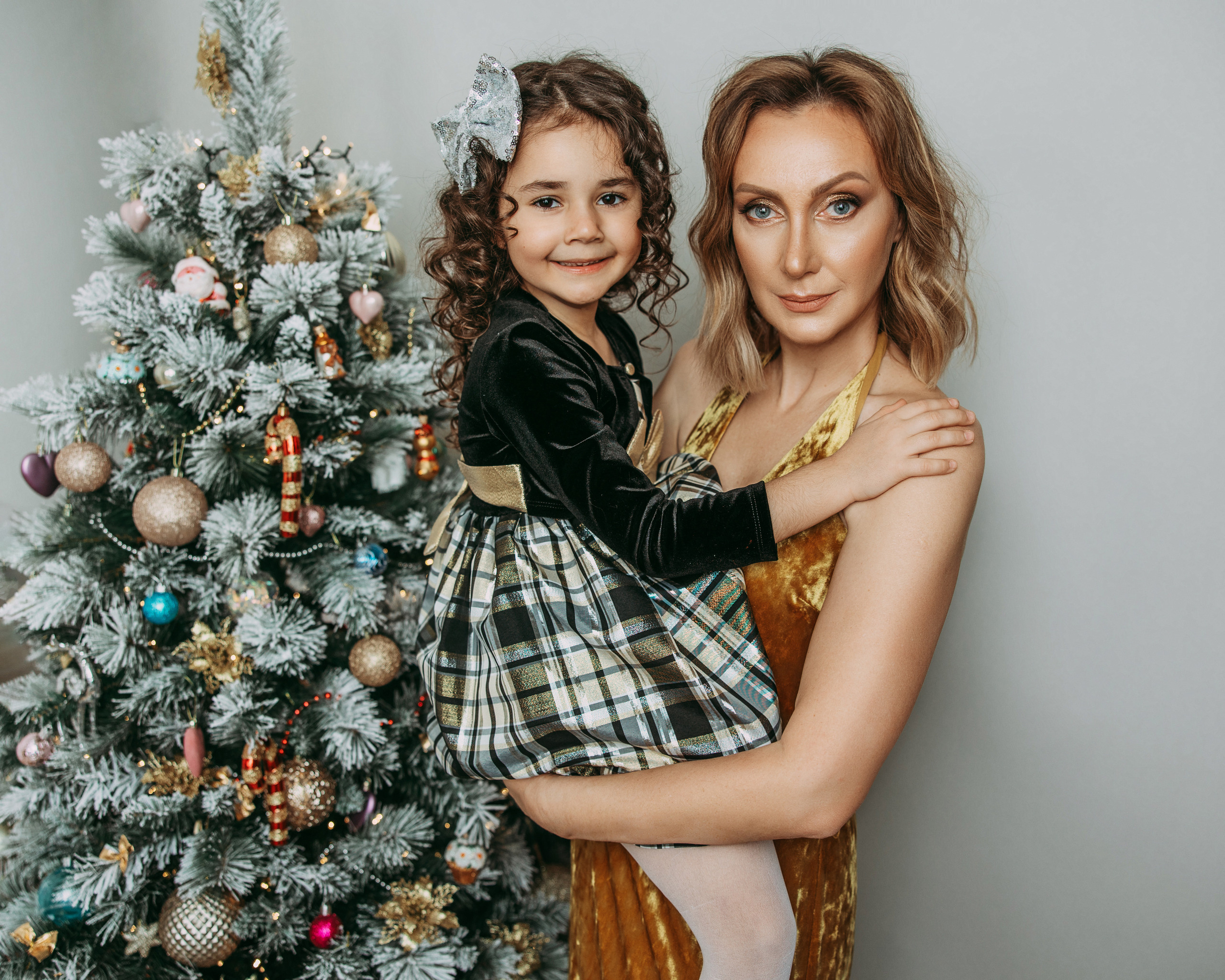 Новогодняя семейная фотосессия в студии GeorgeTLV в Хайфе. George TLV — профессиональный фотограф и ретушёр, Израиль / Profession