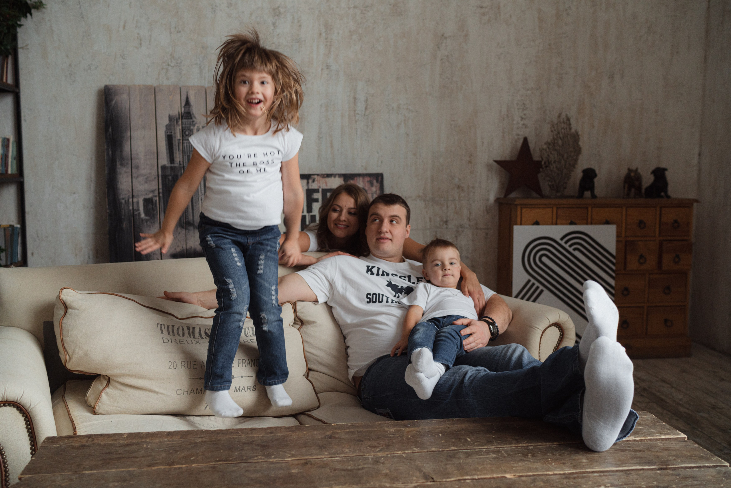 Фотосессия для семьи в студии Дананг. Фотограф в Дананге, Вьетнам. Эстетика и лайфстайл