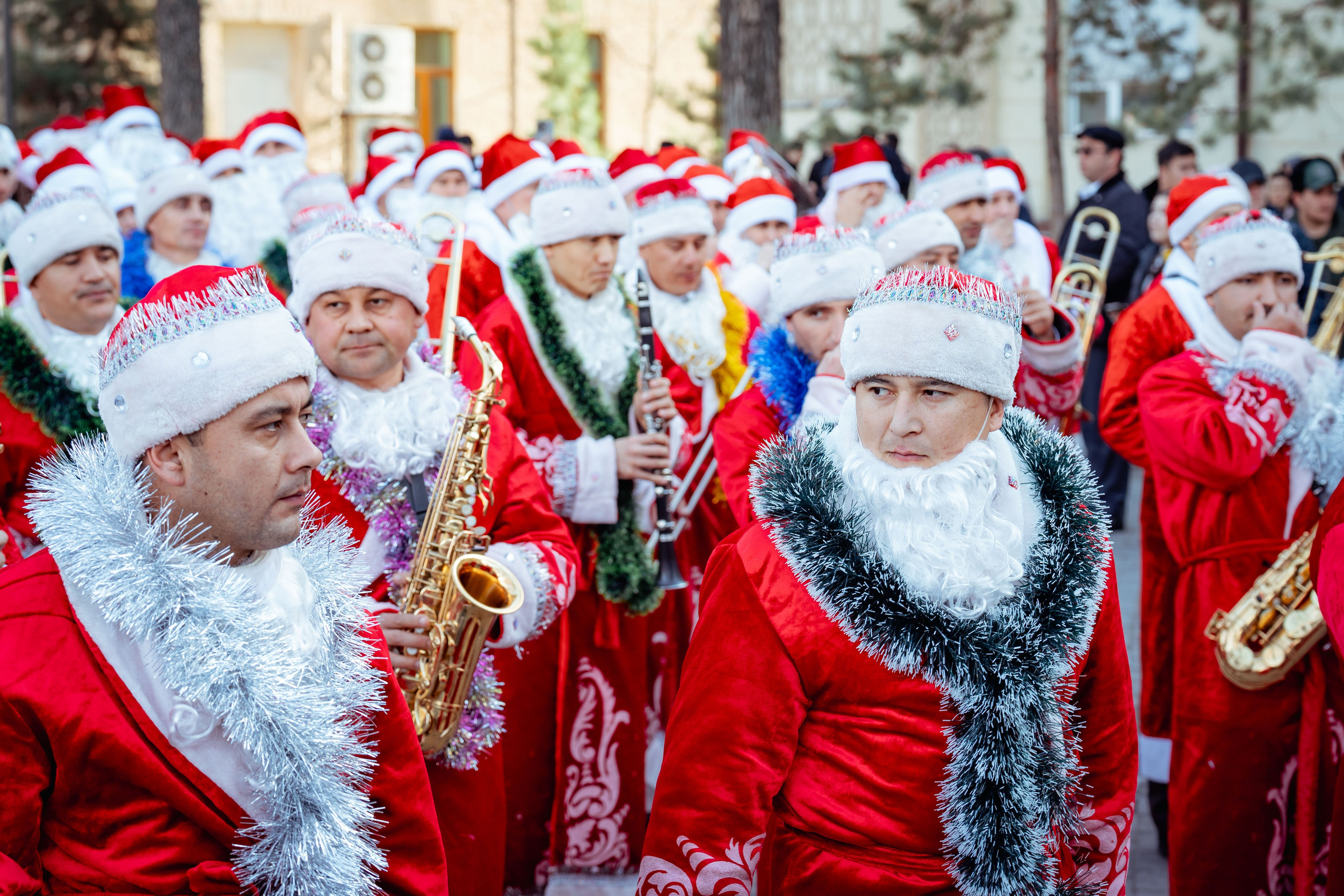 Парад Дедов Морозов. Георгий Намазов | Фотограф в Ташкенте