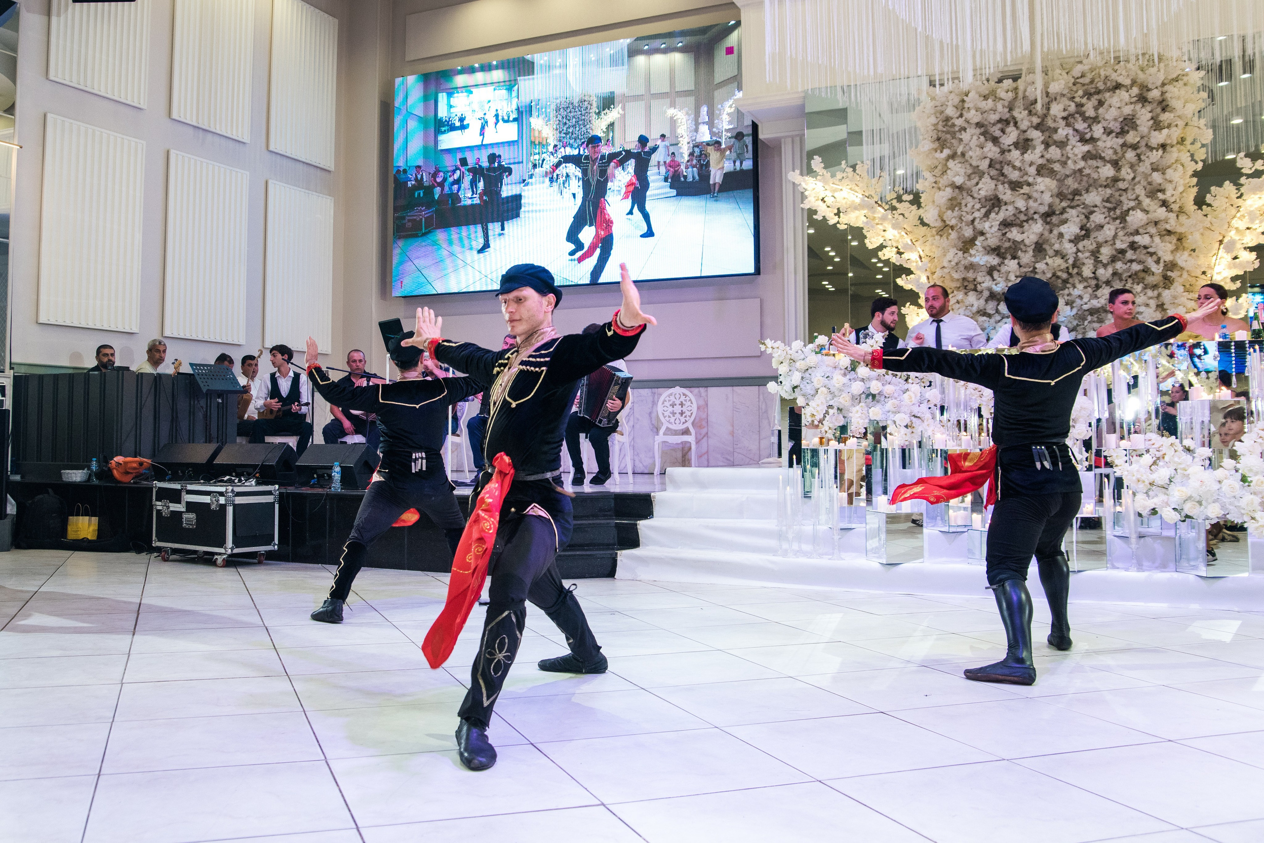 Грузинская свадьба Луки и Нино в Кутаиси. Свадебные фотографы в Грузии, Армении. Макс Коваленко и Лара Татосян. Свадебный видеограф