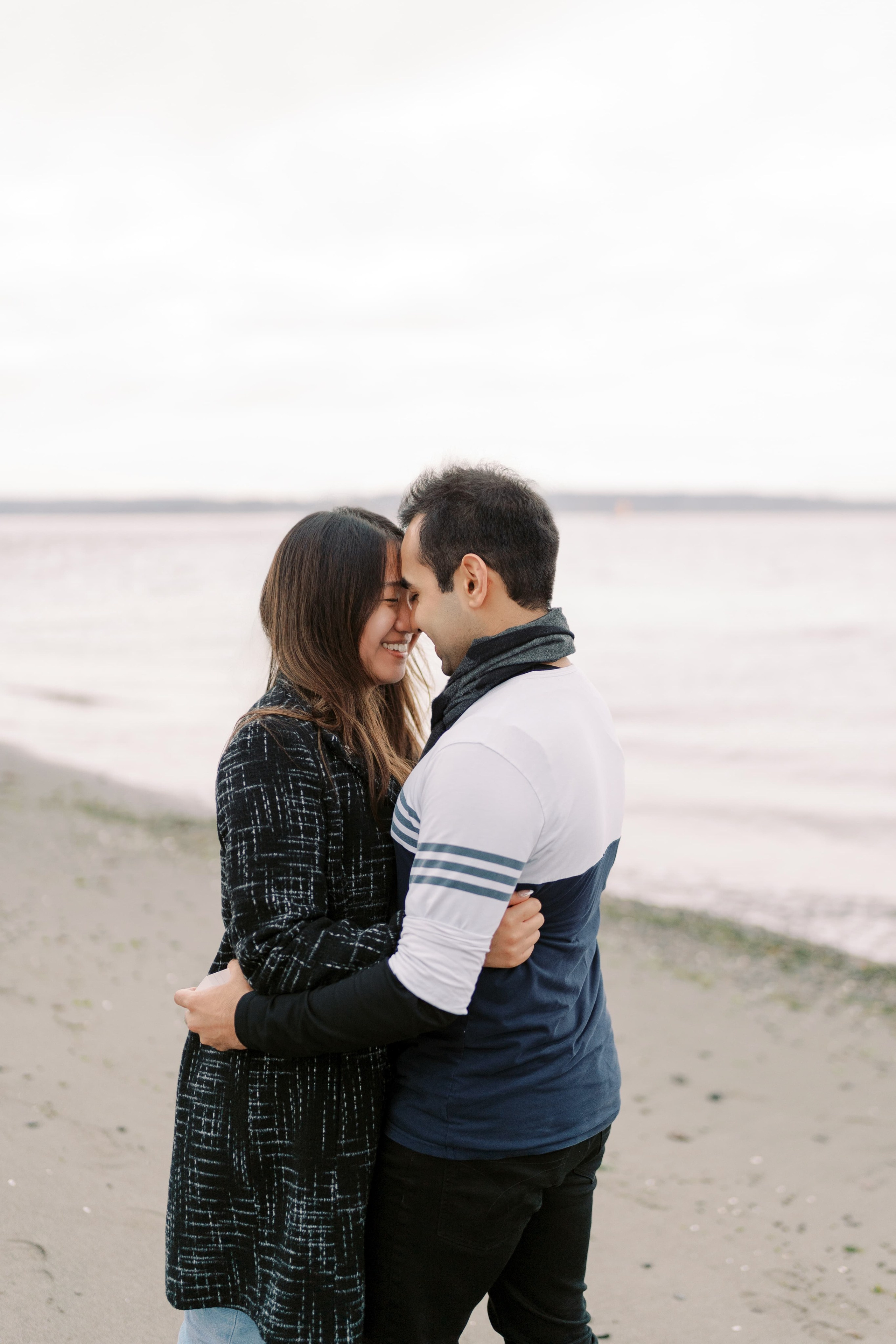 Proposal. December 2024. Alki Point Lighthouse, Washington state. EVAN ARISTOV WEDDING PHOTOGRAPHY — Seattle Wedding Photographer