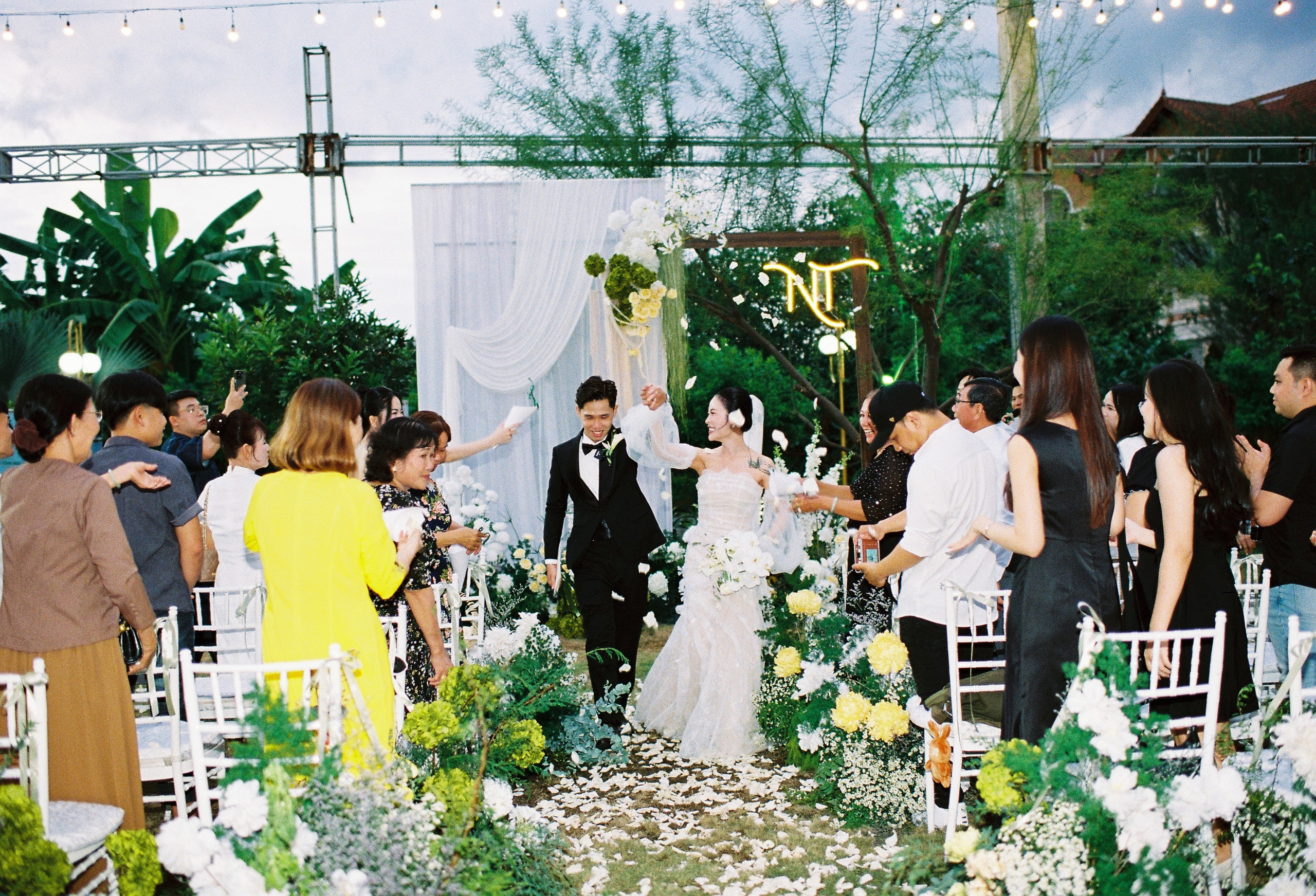 Nghĩa & Thảo. Cam Images
