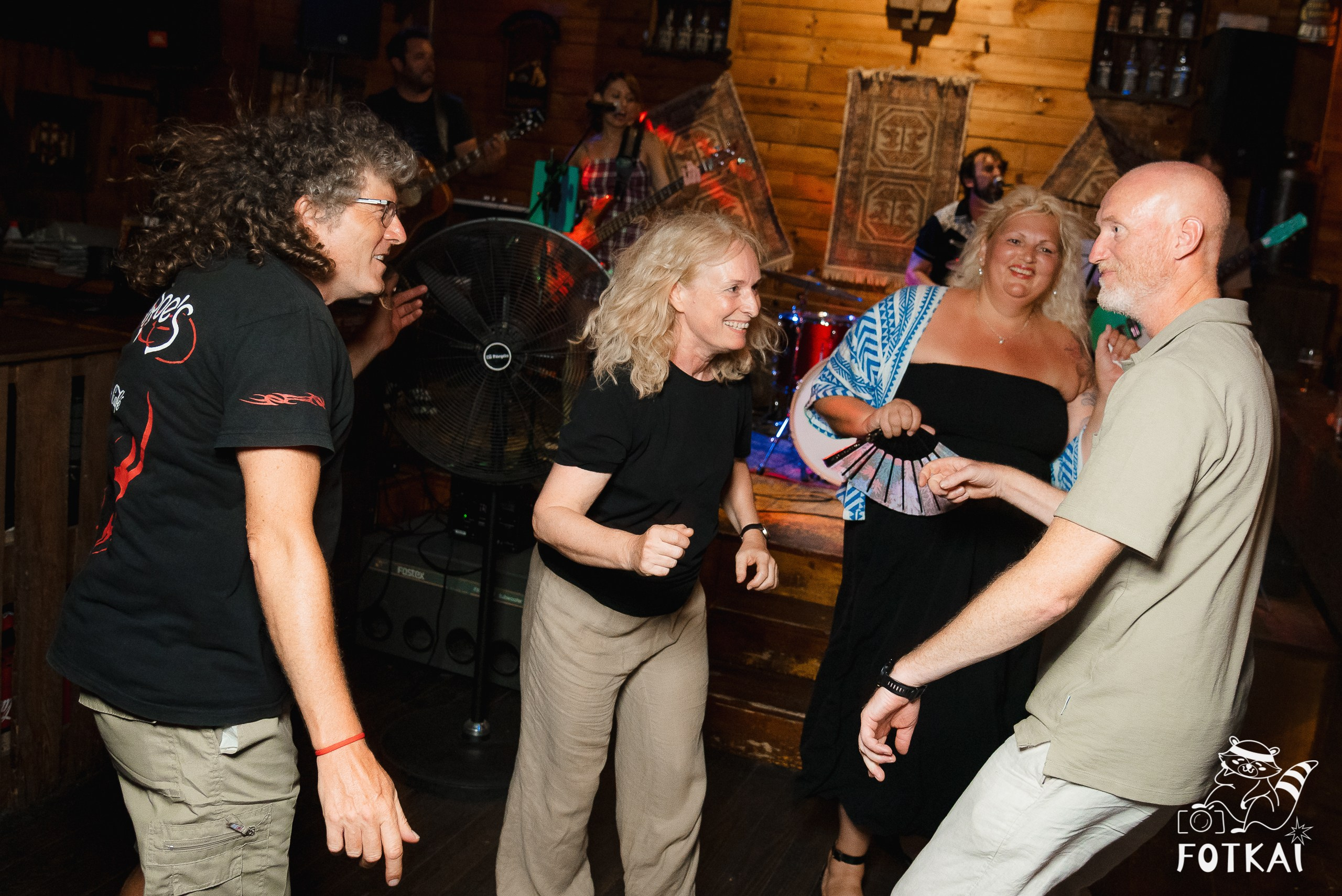 Reportaje fotográfico de FOTKAI | Get Back en El Paso Bar | Torrevieja, España, 12 de julio de 2025