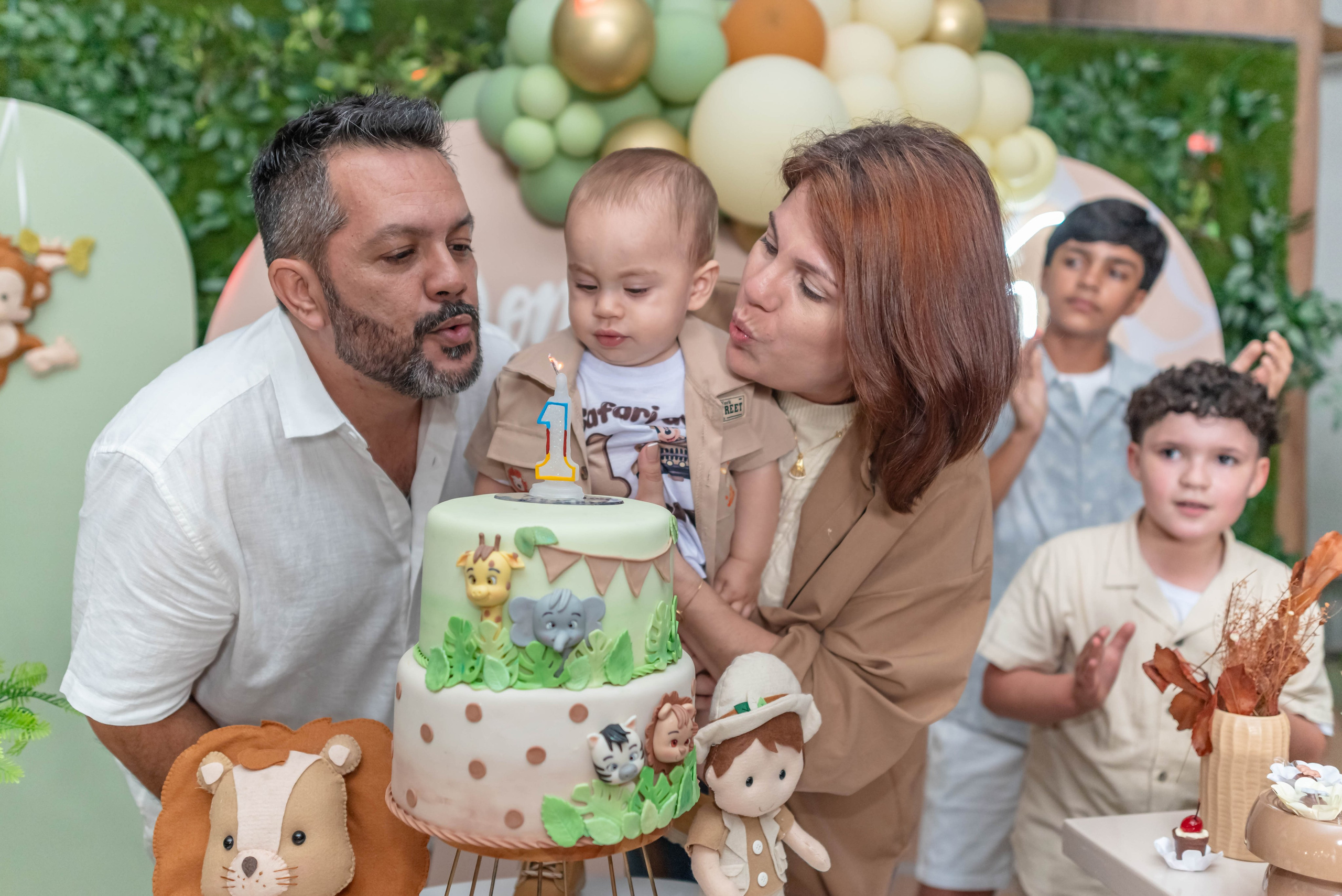 Dom 1 aninho. Wedding photographer Ana Koshi
