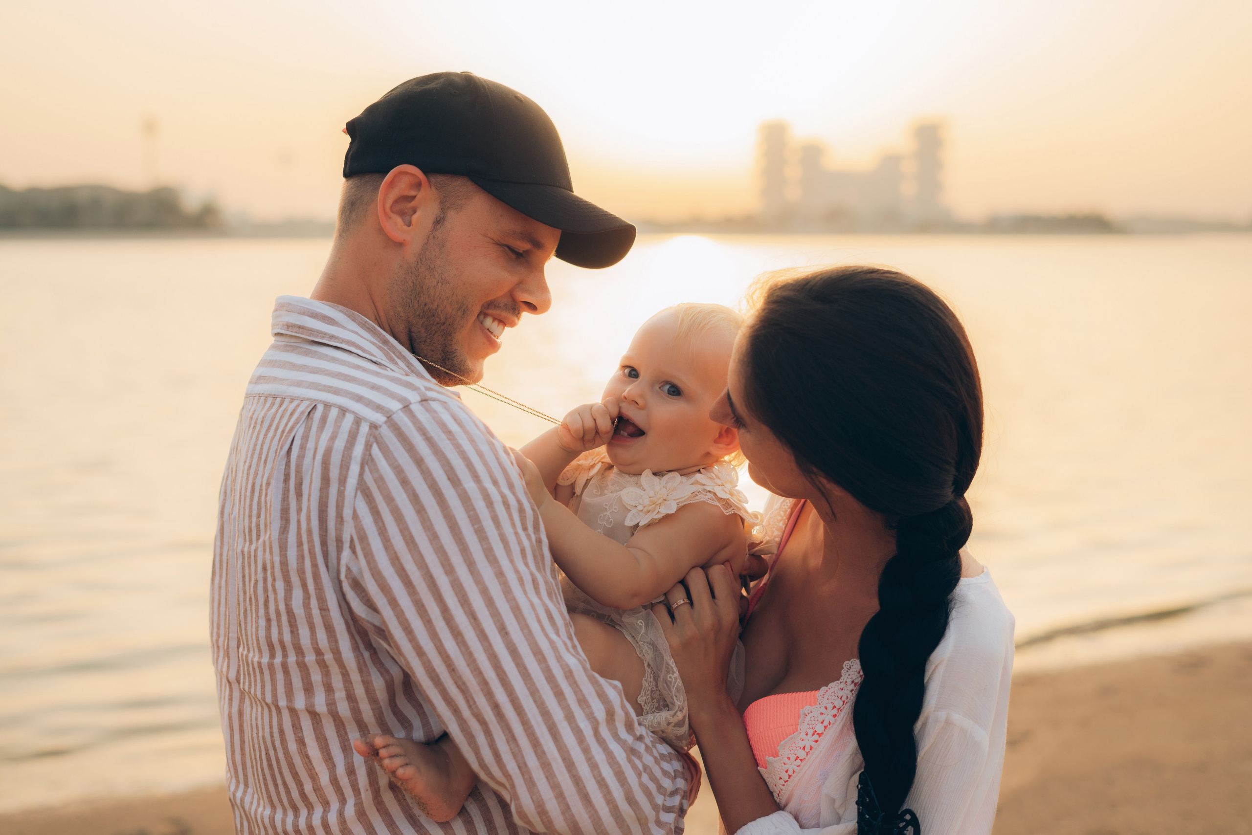 Beauty of the sunset on the beach. Angela Iakovleva — Family Photographer in Dubai