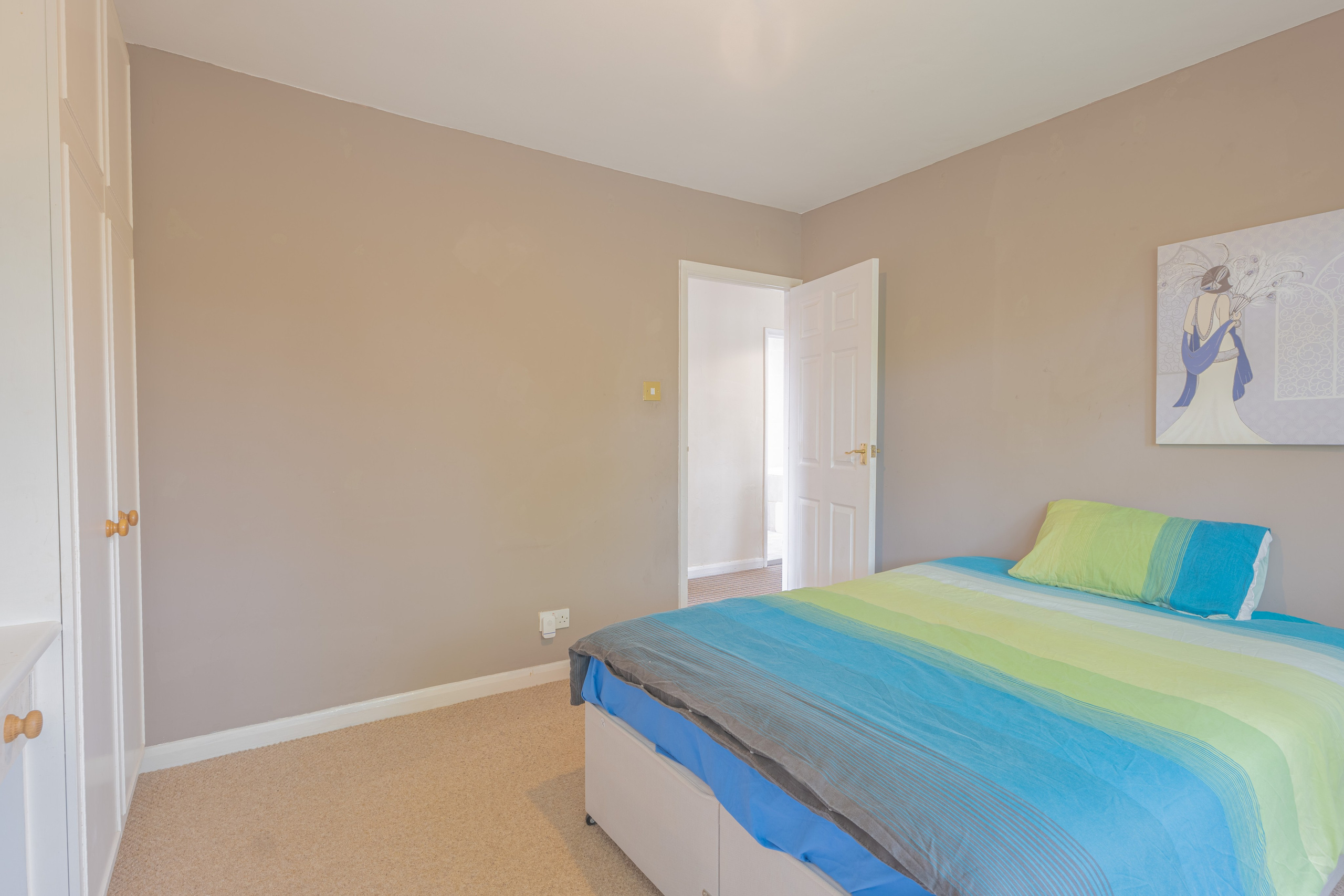 Green Lane. Sola SLY | London Photographer and Videographer