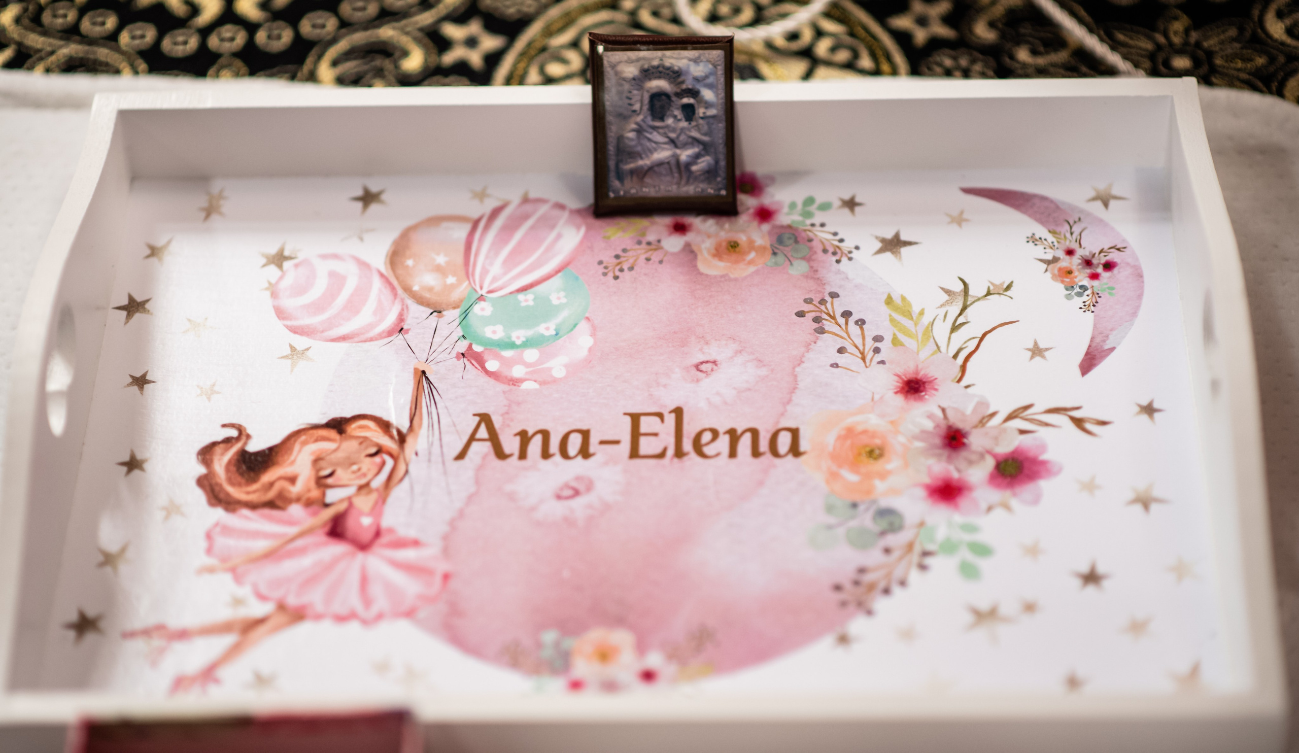 Ana-Elena. Acasă