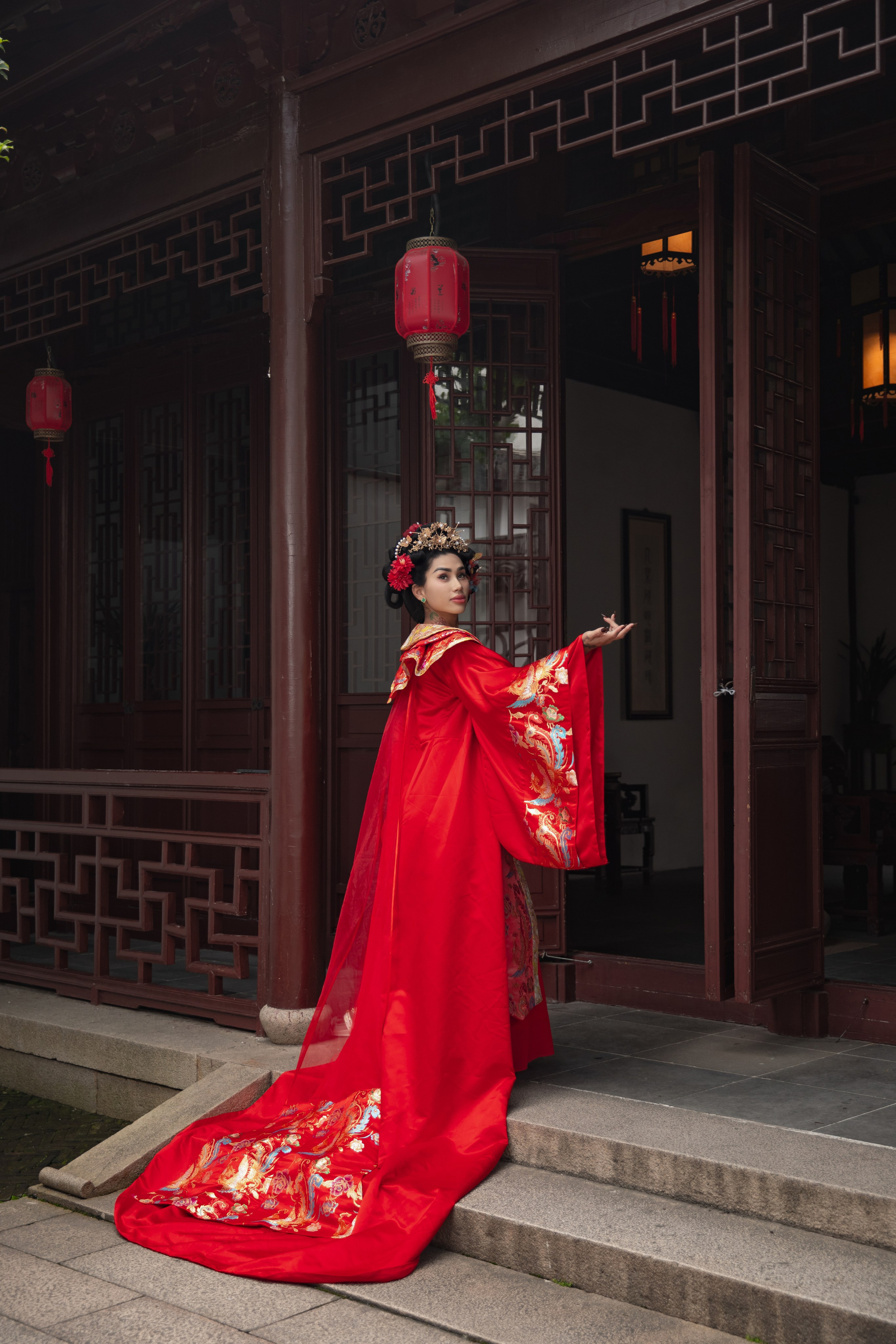 Красавица из Панамы в образе китайской императрицы