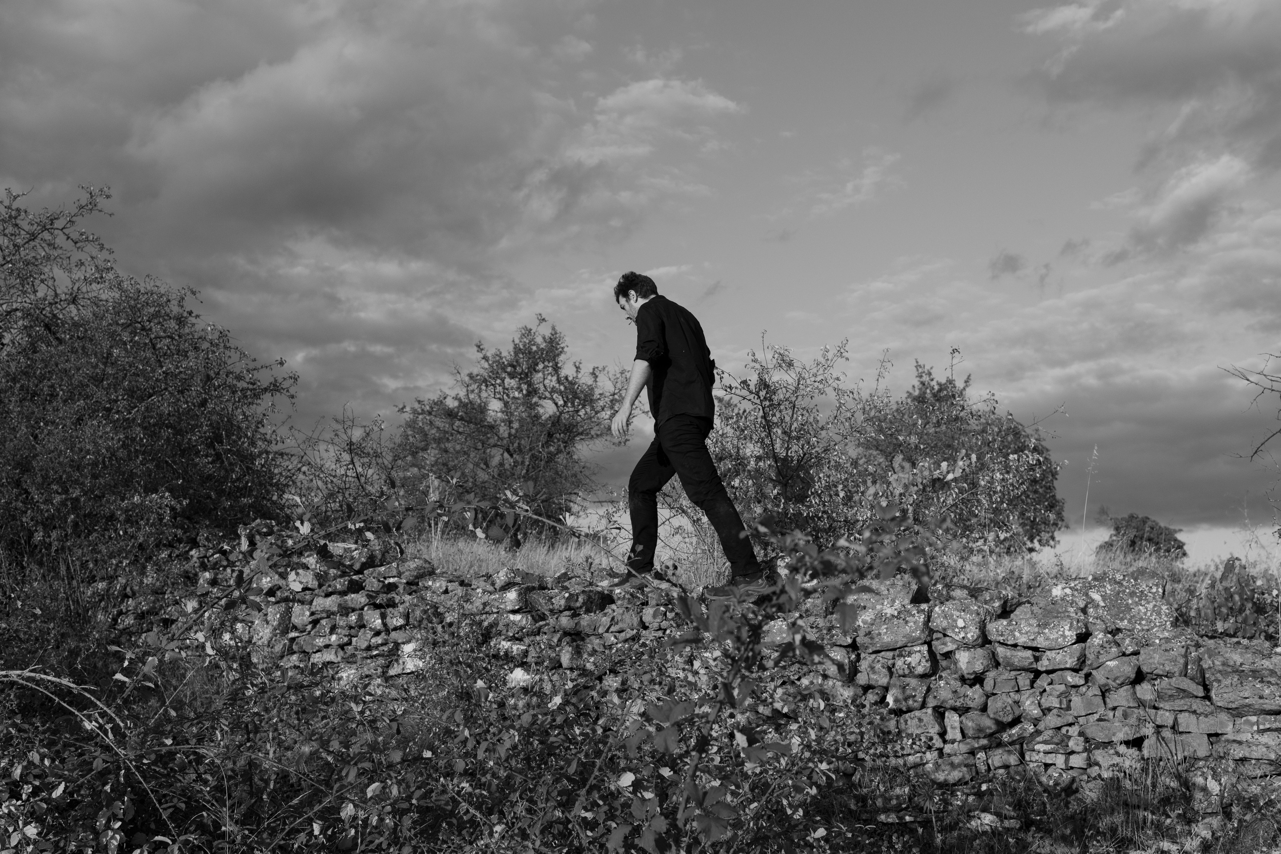 Portrait du portfolio d’un acteur Avignon Provence France. Histoires d’amour, séances photos de famille et de mariage en France