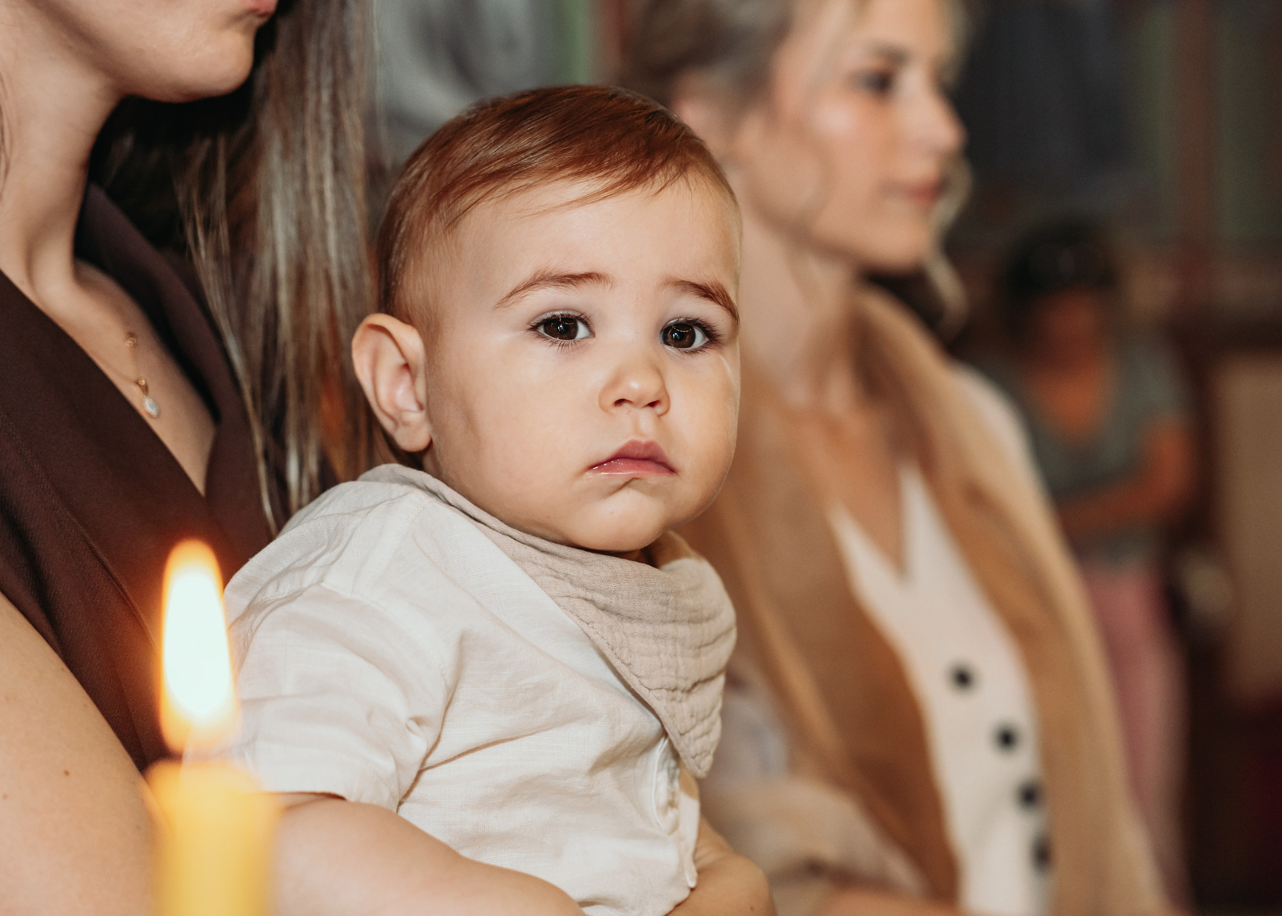 Detalj sveće sa krštenja u crkvi u Beogradu
