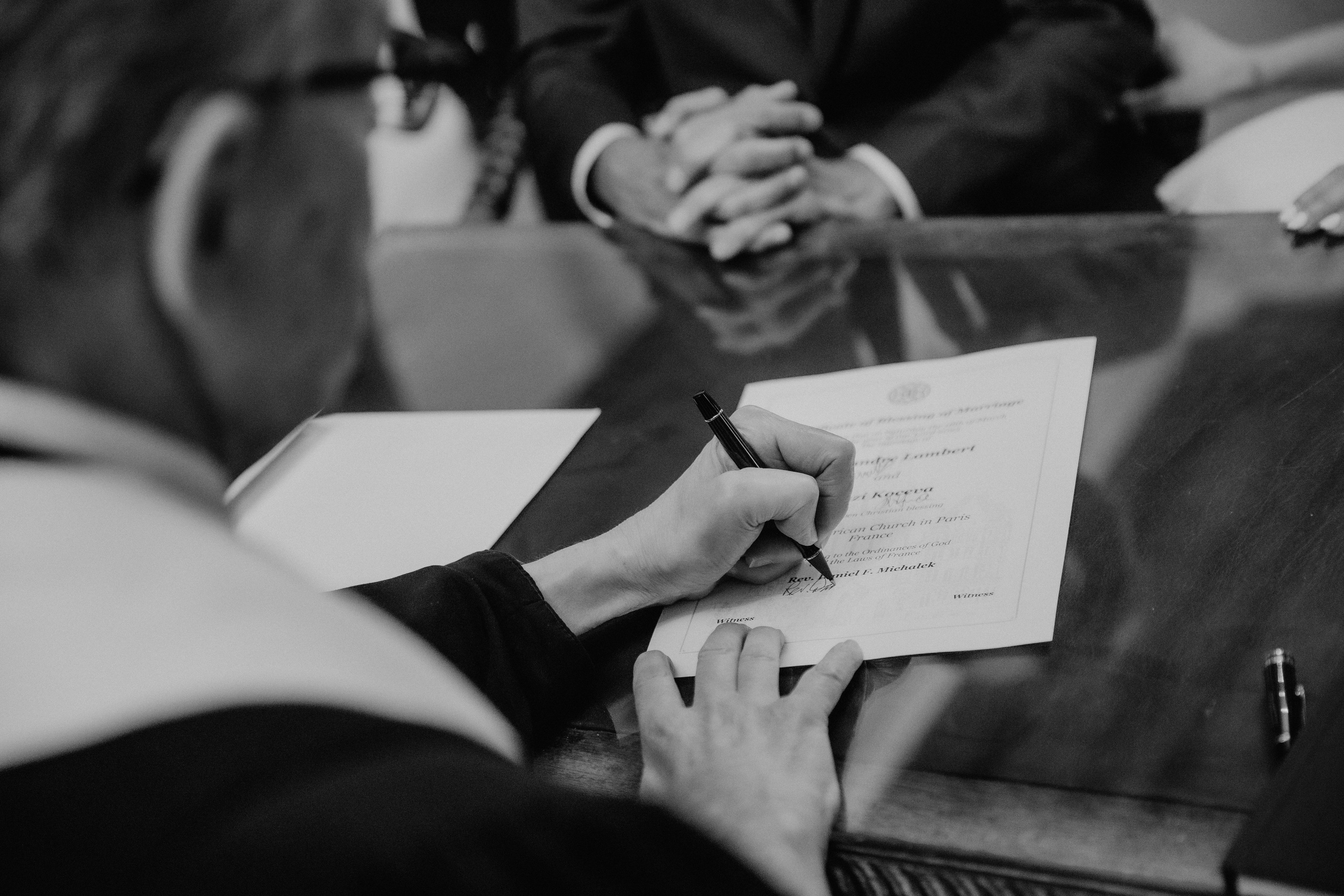 Suzi & Alex | Paris Wedding with a Vintage Car. Paris Wedding Photographer