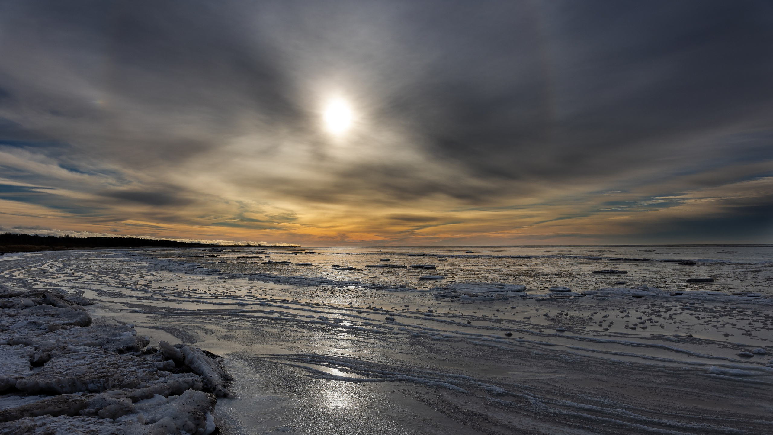 Dažādas fotogrāfijas. Sajūtu un mirkļu fotogrāfs no Rīgas, Mārtiņš Babris