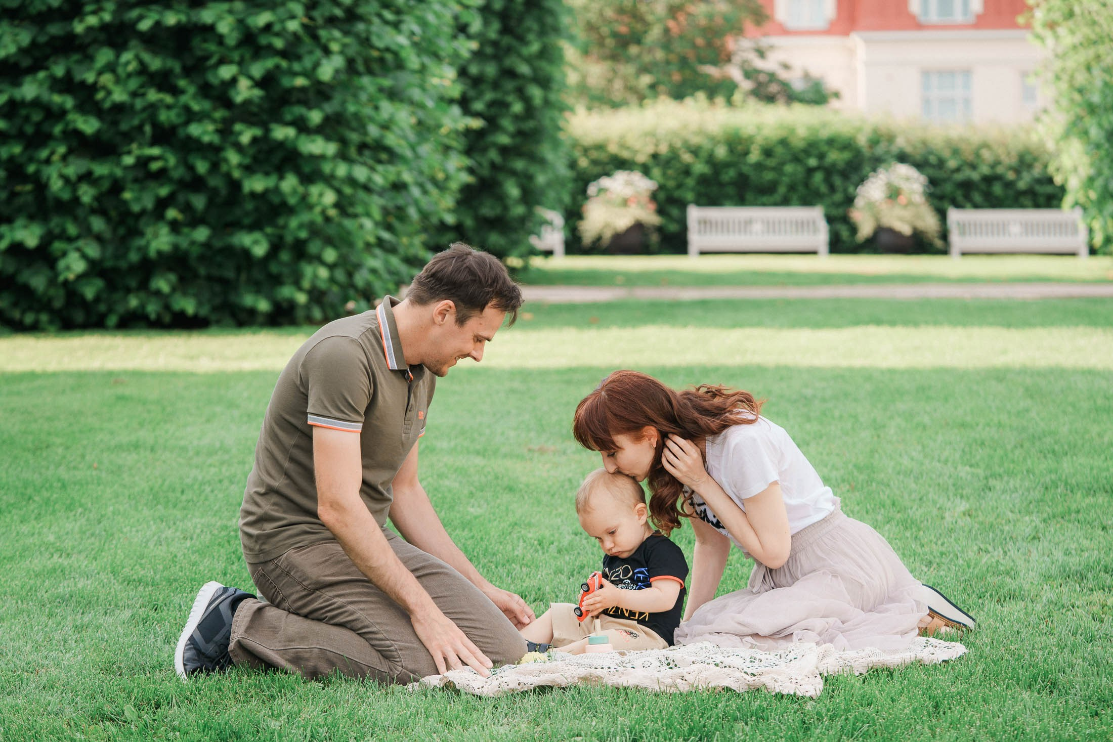 Lapsi- ja perhekuvaus Eiranrannassa ja Juhani Ahon puistossa