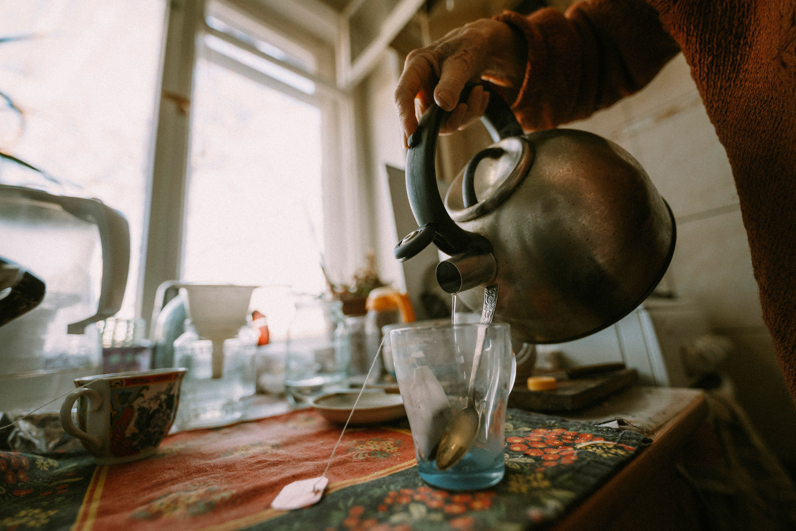 2025. Стрит-фотография, полная абсурда, идиотизма и красоты