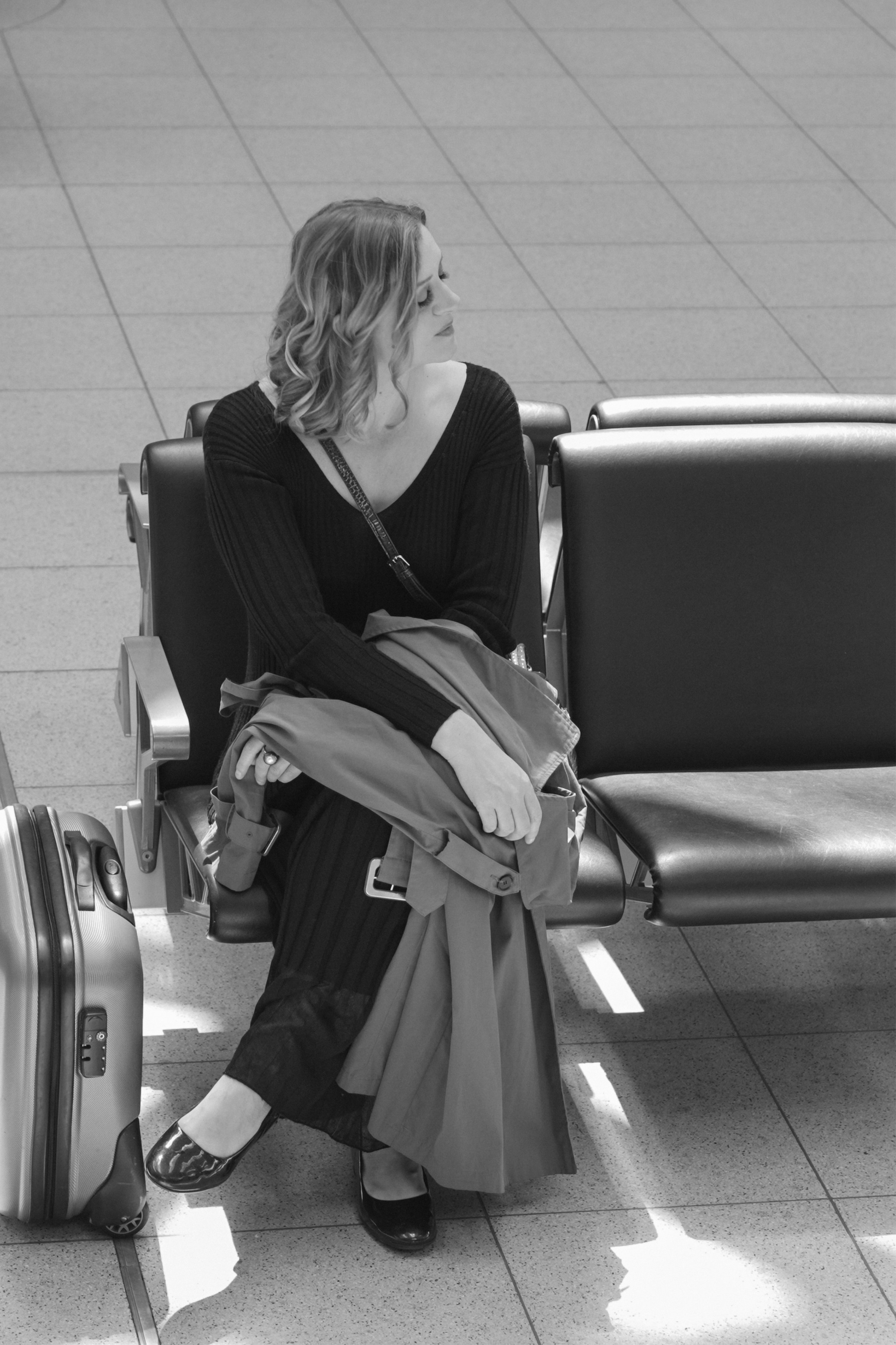 Schwarz-Weiß-Fotoshooting am Flughafen. Schwarz-weiß Fotografie in Münster. Fotografin Viktoria Roschen