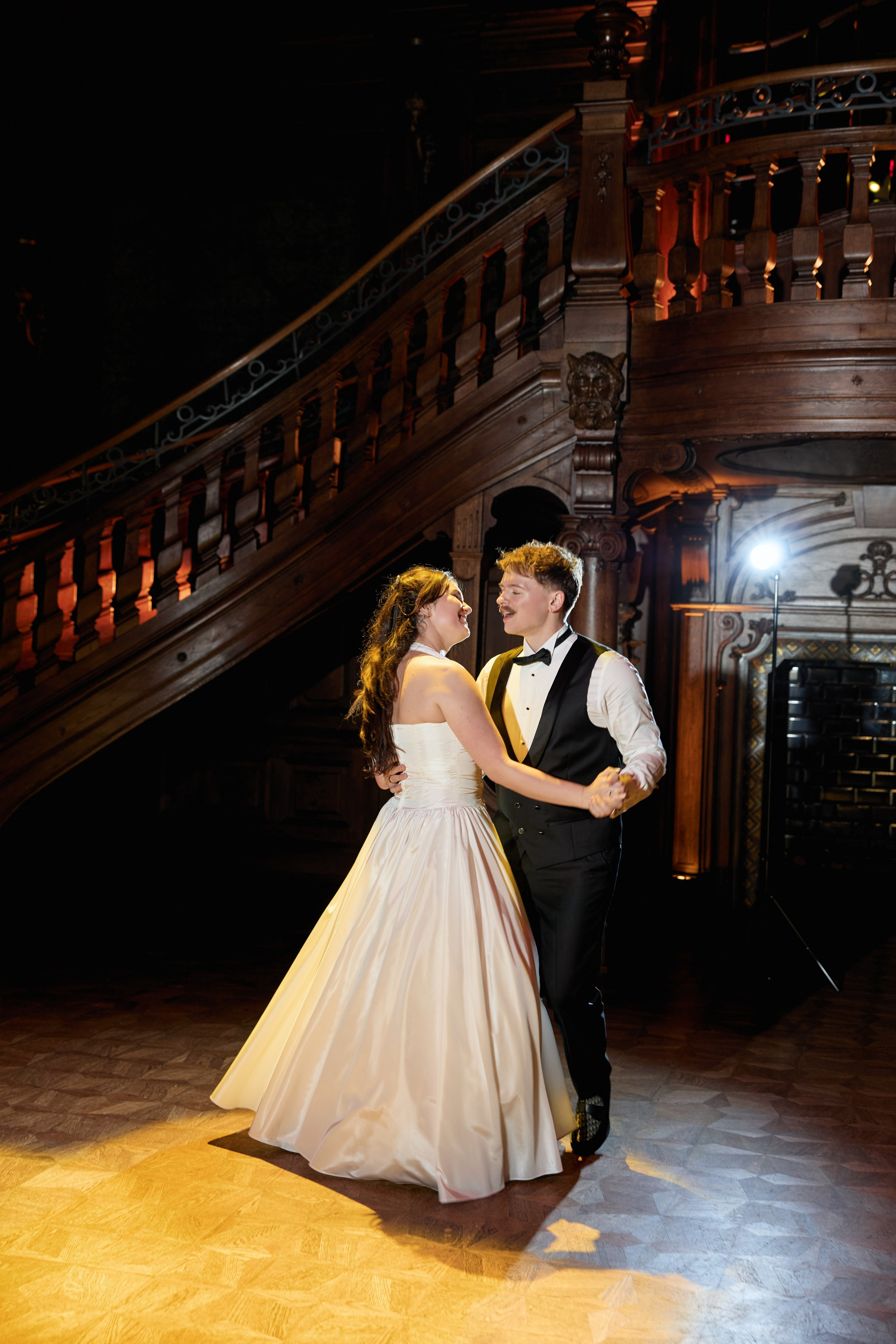 Wiktoria & Kacper. Pałac Goetz. Fotograf ślubny i rodzinny w Krakowie Yana Klymova