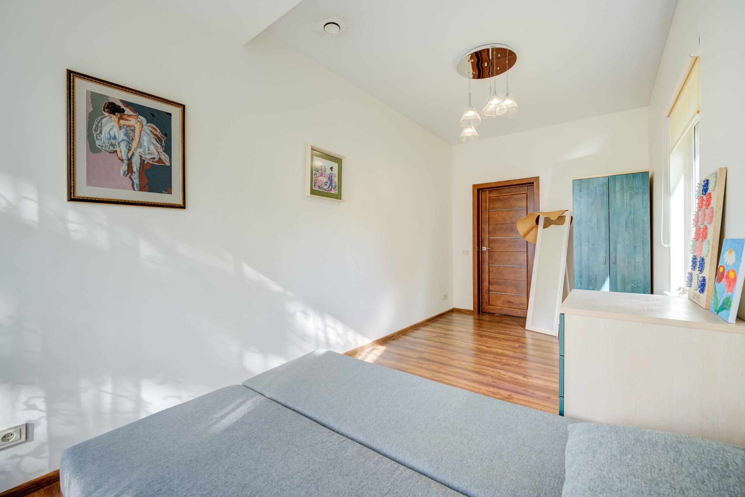 Sadyba Vinliaus r. prie ežero. Elina Sapiega fotografė Vilniuje