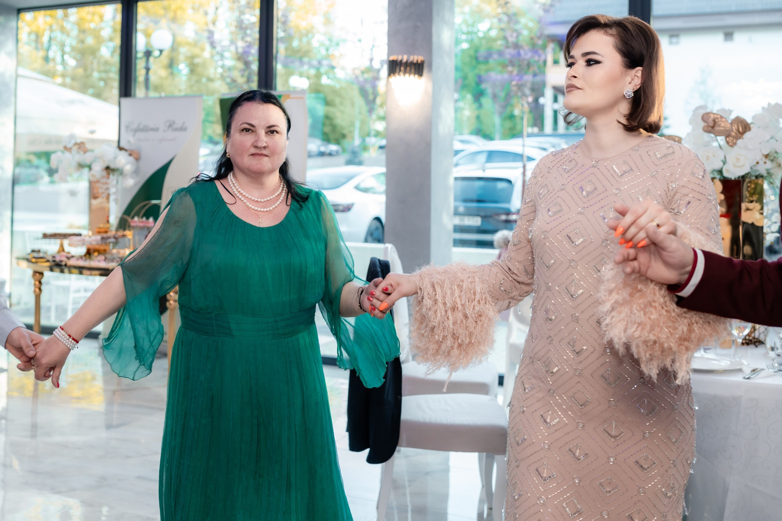 fotograf botez , fotografie botez Botoșani, fotograf Alin Chirilă, amintiri botez, fotografii botez, botez Miruna Parascheva, fotograf copii, fotografie botez în Botoșani-alt="botez , fotografie botez Alin Chirilă, amintiri botez, fotografii emoționante botez Botoșani"-- fotografii-botez-bebelus- amintiri-botez-micuț- moment-sfânt-crestinare- fotografie-emotionanta-botez- detalii-botez-bebelusi- parinti-fericiti-la-botez- fotograf-botez-profesionist- botez-in-biserica-ortodoxa- micuț-botezat-cu-emoție- zâmbete-și-lacrimi-la-botez- bebeluș-la-cristelniță- decor-botez-colorat- botez-cu-dragoste-și-credință- emotie-pura-la-botez- fotograf-botez-botosani- botez-iasi-suceava-fotograf- amintiri-nepretuite-botez-- Preotul ținându-l pe micuțul Mathias Gabriel la botez, în biserica Înălțarea Domnului, Copălău  - Detalii de la botezul lui Mathias – lumânare, trusou și icoană  - Familia lui Mathias Gabriel alături de micuț, în ziua botezului  - Portret emoționant cu mama și bebelușul în brațe, în biserică,fotograf profesionist evenimente Botoșani, Iași, Suceava, Fălticeni, Bacău, Pașcani, Roman - AlinoFotoStudio by Alin Chirilă - servicii foto nuntă, botez, cununie, ședințe foto creative, albume personalizate, fotografii emoționante și calitative pentru cele mai importante momente din viață,fotograf nuntă Botoșani Alin Chirilă,  ședință foto botez Iași - AlinoFotoStudio,  servicii fotograf profesionist evenimente Suceava,  fotograf cununie civilă Fălticeni - Alin Chirilă,  album foto nuntă personalizat Bacău.“Bebeluș botezat în biserică, ținut în brațe de nași”	•	“Detaliu cu lumânarea de botez decorată cu flori albe”	•	“Părinți emoționați alături de copilul lor la ceremonia de botez”	•	“Masa festivă de botez cu decor tematic și tort personalizat”	•	“Momentul în care preotul toarnă apă sfințită pe fruntea bebelușului”	“Bebeluș în rochie albă de botez, zâmbind în brațele mamei”	•	“Detaliu cu cruciulița de botez așezată pe o pernă de satin”	•	“Părinți și nași aprinzând lumânările în timpul ceremoniei de botez”	•	“Tort de botez decorat cu figurine tematice și numele copilului”	•	“Copil botezat dormind liniștit în pătuțul decorat festiv”	•	“Momentul în care preotul binecuvântează copilul în fața altarului”	•	“Invitați adunându-se în jurul mesei festive la petrecerea de botez”	•	“Bebeluș ținând în mână o jucărie personalizată primită la botez”	•	“Familie fericită pozând împreună după ceremonia de botez”	•	“Decor tematic cu baloane și flori la locația petrecerii de botez” fotograf Botoșani fotograf evenimente fotograf botez Alin Chirila fotograf alinofotostudio.fotograf botez Amelis Maria, fotografie botez Botoșani, fotograf Alin Chirilă, amintiri botez, fotografii botez, botez Amelis Maria, fotograf copii, fotografie botez în Botoșani,