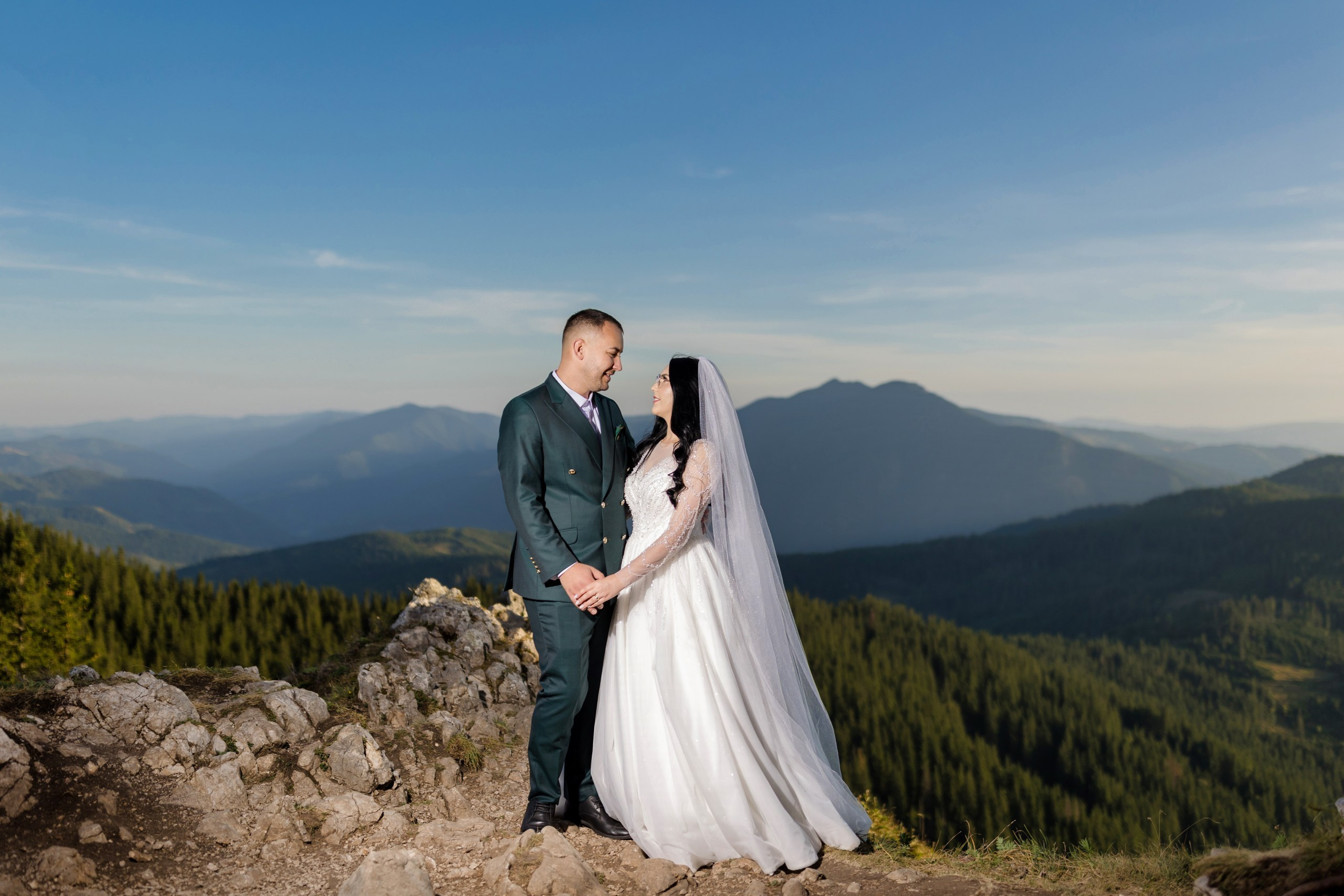 - nunta--fotograf-profesionist-botosani  - fotografie-nunta-romantica - imagini-nunta-in-natura-alin-chirila-fotograf  - fotografii-cuplu-indragostit-nunta-botosani  - sedinta-foto-miri-andrei-iustina-alinofotostudio  - amintiri-din-nunta-realizate-de-fotograf-profesionist  - povestea-nuntii-andrei-si-iustina-in-imagini-alinofotostudio-fotograf evenimente- evenimente Botoșani -fotograf Suceava - fotograf Iași- servicii foto. servicii foto Botoșani. servicii foto video Botoșani. fotograf nunta. fotograf evenimente. fotograf nunta Botoșani. Alin chirila. Alin chirila fotograf. Alinofotostudio.- servicii foto. servicii foto Botoșani. servicii foto video Botoșani. fotograf nunta. fotograf evenimente. fotograf nunta Botoșani. Alin chirila. Alin chirila fotograf. Alinofotostudio.fotograf stare civilă,poze stare civilă,album foto stare civilă,servicii foto suceava,fotograf evenimente suceava,fotograf nuntă suceava,poze cununie civilă,ședință foto stare civilă,sesiune foto suceava,fotograf profesionist suceava,fotograf botosani,stare civila botosani,alinofotostudio,alin chirila fotograf.servicii foto. servicii foto Botoșani. servicii foto video Botoșani. fotograf nunta. fotograf evenimente. fotograf nunta Botoșani. Alin chirila. Alin chirila fotograf. Alinofotostudio.fotograf stare civilă,poze stare civilă,album foto stare civilă,servicii foto suceava,fotograf evenimente suceava,fotograf nuntă suceava,poze cununie civilă,ședință foto stare civilă,sesiune foto suceava,fotograf profesionist suceava,fotograf botosani,stare civila povestitor prin fotografiebotosani,alinofotostudio,alin chirila fotograf,servicii foto. servicii foto Botoșani. servicii foto video Botoșani. fotograf nunta. fotograf evenimente. fotograf nunta Botoșani. Alin chirila. Alin chirila fotograf. Alinofotostudio.fotograf stare civilă,poze stare civilă,album foto stare civilă,servicii foto suceava,fotograf evenimente suceava,fotograf nuntă suceava,poze cununie civilă,ședință foto stare civilă,sesiune foto suceava,fotograf profesionist suceava,fotograf botosani,stare civila botosani,alinofotostudio,alin chirila fotograf,cununie religioasă botoșani,andreea și neculai,capela militară botoșani,foto conacul zăicești,fotograf nuntă botoșani,fotograf cununie religioasă,foto evenimente botoșani,poze cununie capela militară,ședință foto zăicești,fotograf profesionist botoșaniMire și mireasă – Sergiu & Liliana – ziua nunții, 2024  - Emoții în ziua nunții – Sergiu și Liliana  - Dansul mirilor – fotografie artistică nuntă 2024  - Sedinta foto romantică în natură – Sergiu & Liliana  - Rochia de mireasă și detalii de nuntă elegan-Album de cununie civilă Florin și Anda – Fotografii profesionale realizate de Alin Chirilă în Botoșani -fotograf prin fotografie-Ședință foto Trash the Dress pe muntele Rarău cu Iulian și Iuliana – fotografie de cuplu, natură montană, emoție autentică surprinsă de Alin Chirilă, povestitor prin fotografie.- "Iulian și Iuliana pe crestele Rarăului – fotografie Trash the Dress în natură"  - "Cuplu îmbrățișat la apus pe muntele Rarău – ședință foto după nuntă"  - "Rochie de mireasă în vânt pe munte – Trash the Dress Rarău-1. Iulian și Iuliana pe muntele Rarău – ședință foto Trash the Dress în natură, cu peisaj montan spectaculos  2. Cuplu în îmbrățișare pe Rarău – emoție autentică surprinsă după nuntă  3. Rochie de mireasă în bătaia vântului – fotografie artistică Trash the Dress în munți  4. Mire și mireasă privind spre orizont – dragoste și libertate pe muntele Rarău  5. Iuliana zâmbind în rochia de mireasă – portret în natură, Trash the Dress  6. Iulian ținându-și mireasa de mână – ședință foto romantică pe munte  7. Detaliu cu rochia pe stâncă – estetică naturală Trash the Dress Rarău  8. Cuplu în mers pe poteca Rarăului – fotografie simbolică de după nuntă  9. Apus de soare pe Rarău în spatele mirilor – imagine de poveste Trash the Dress  10. Iulian și Iuliana râzând împreună – momente autentice surprinse de Alin Chirilă, povestitor prin fotografie